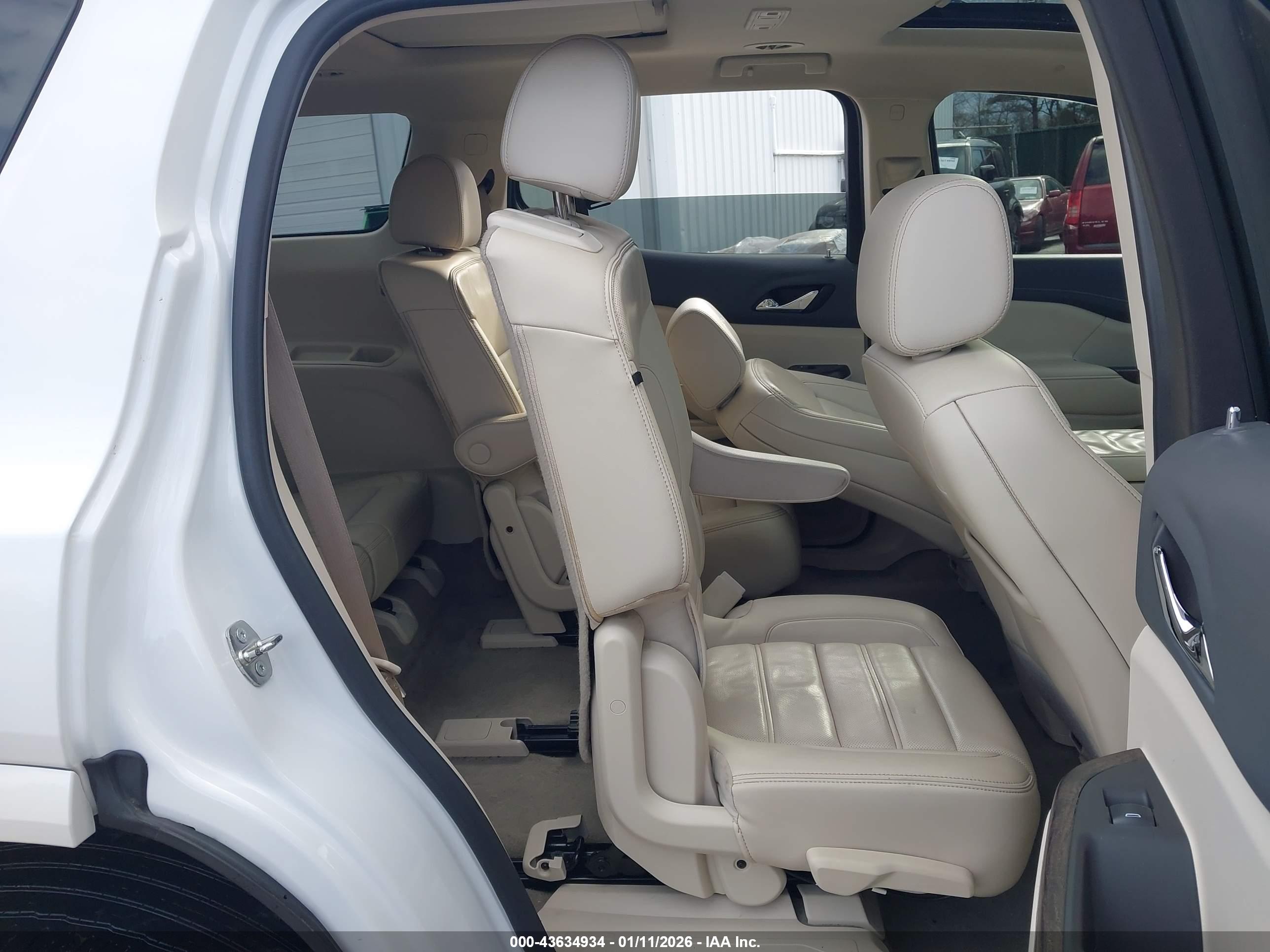 GMC ACADIA image 8