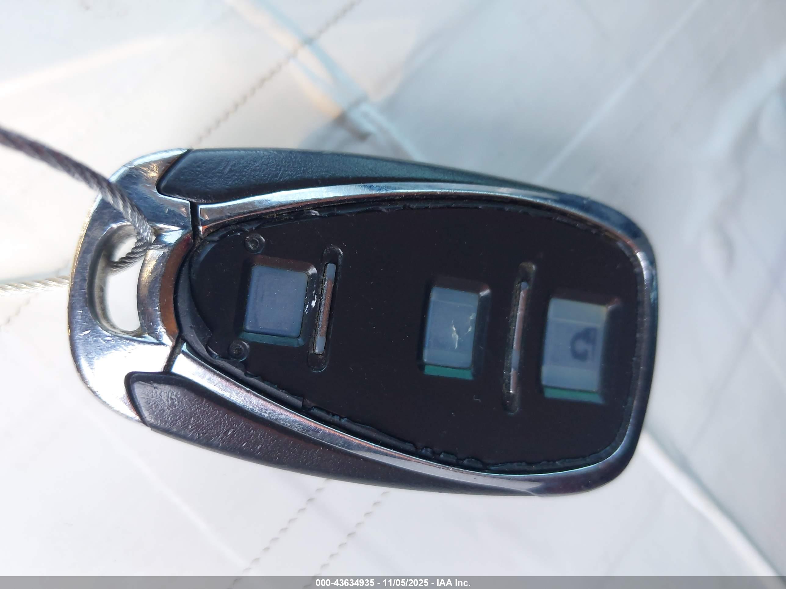 CHEVROLET EQUINOX image 11