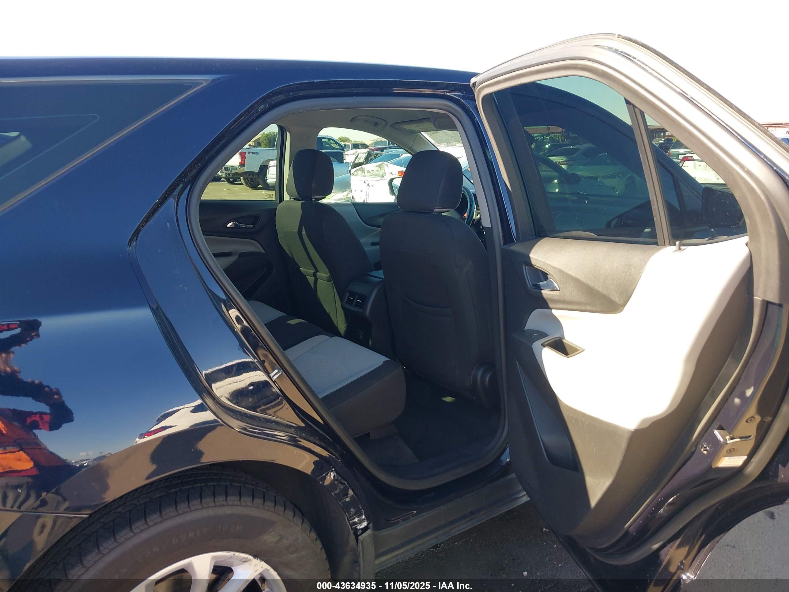 CHEVROLET EQUINOX image 8
