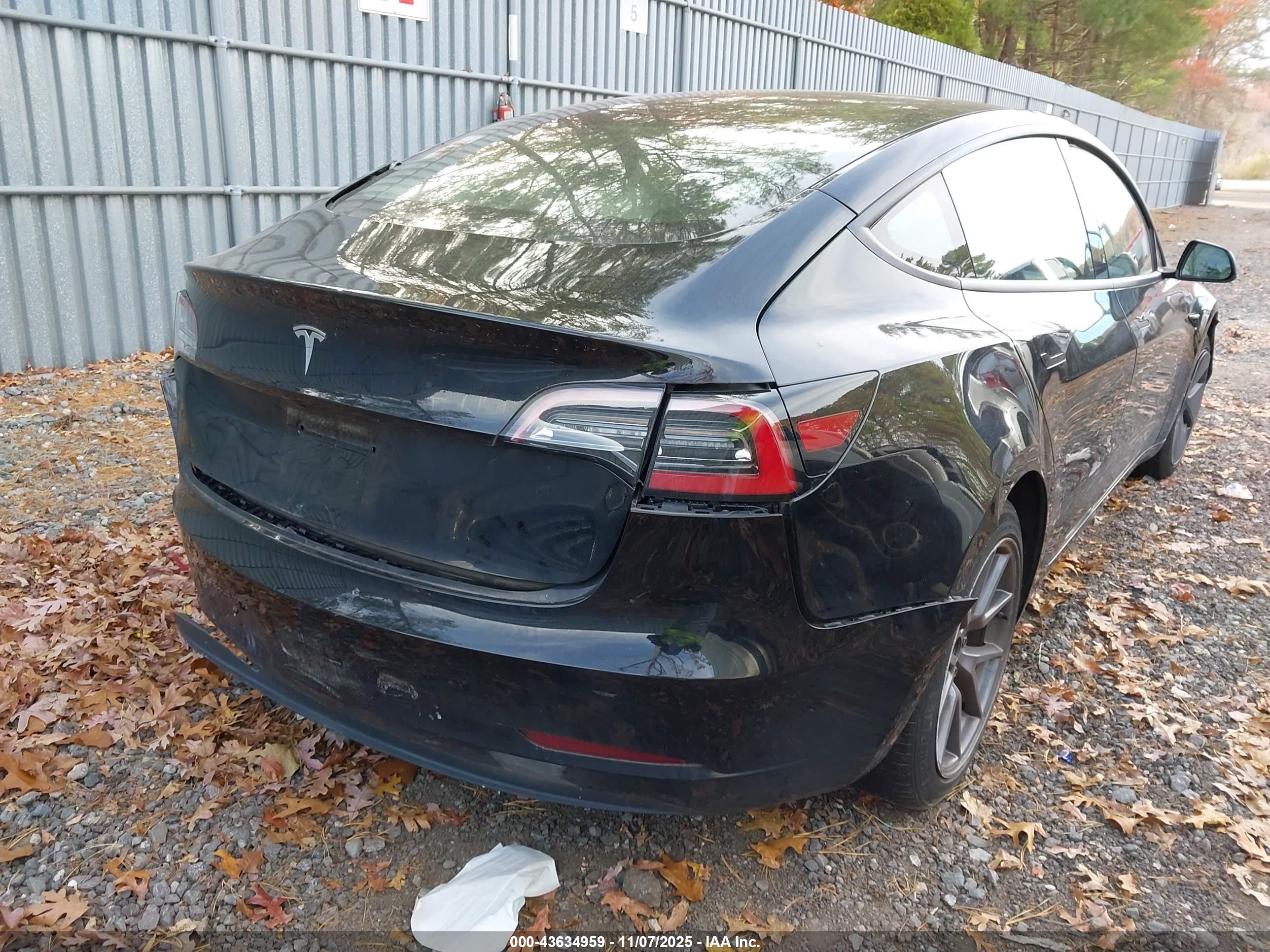 TESLA MODEL image 4