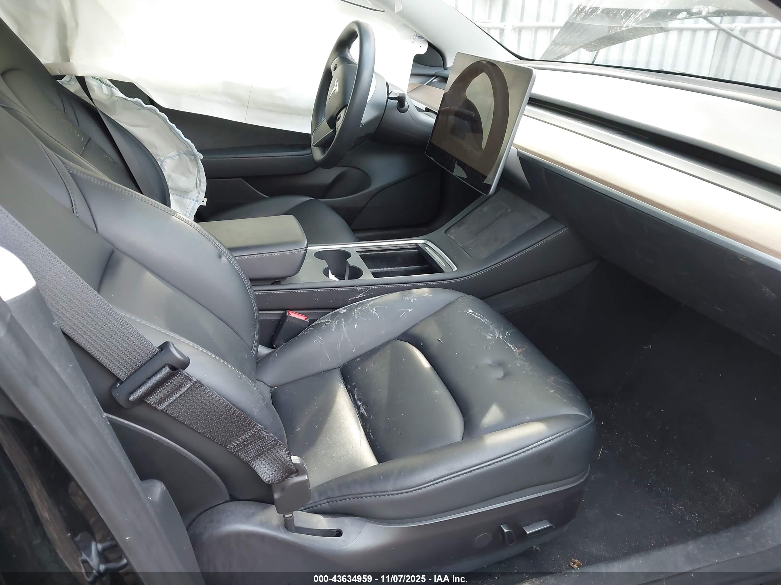 TESLA MODEL image 5