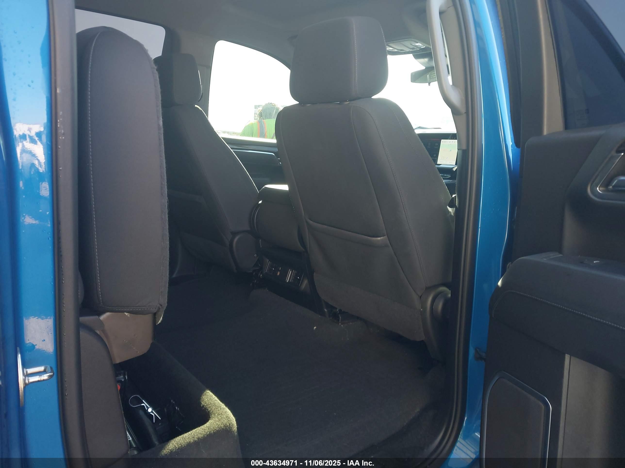 GMC SIERRA image 8