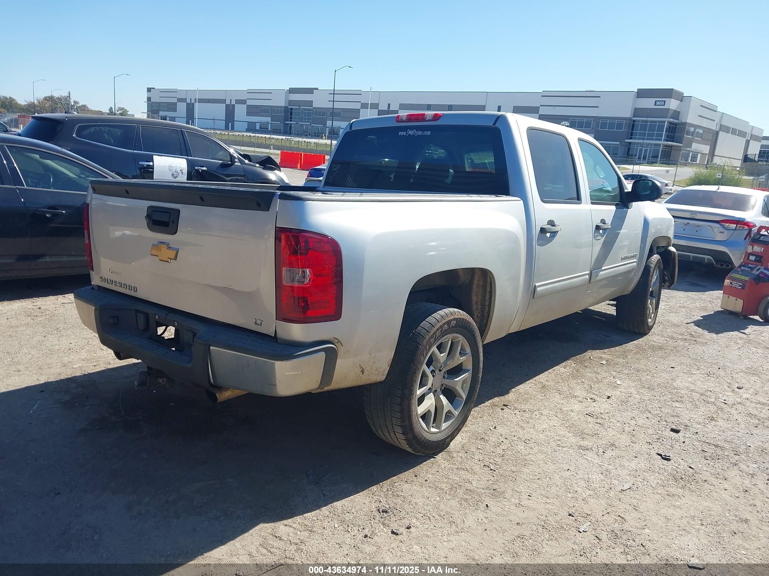 CHEVROLET SILVERADO image 4