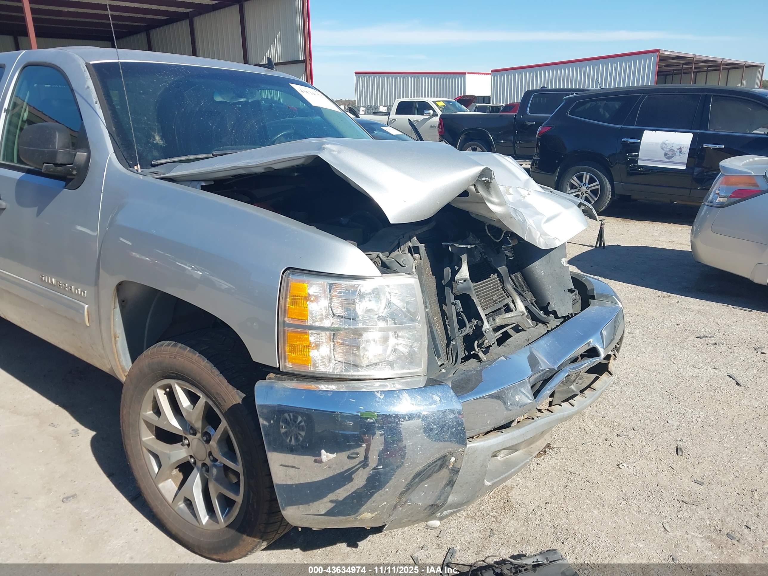 CHEVROLET SILVERADO image 6