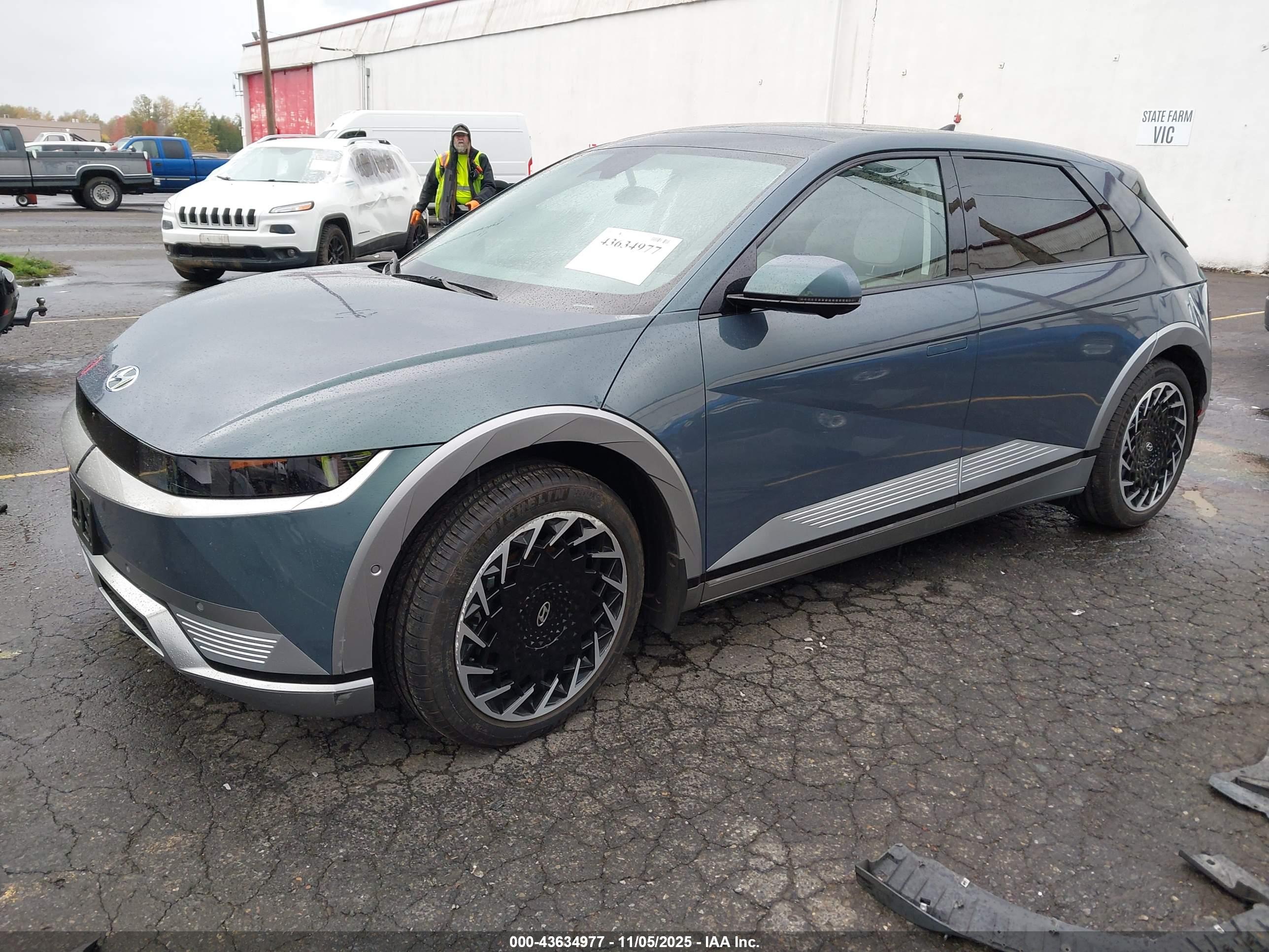 HYUNDAI IONIQ image 2