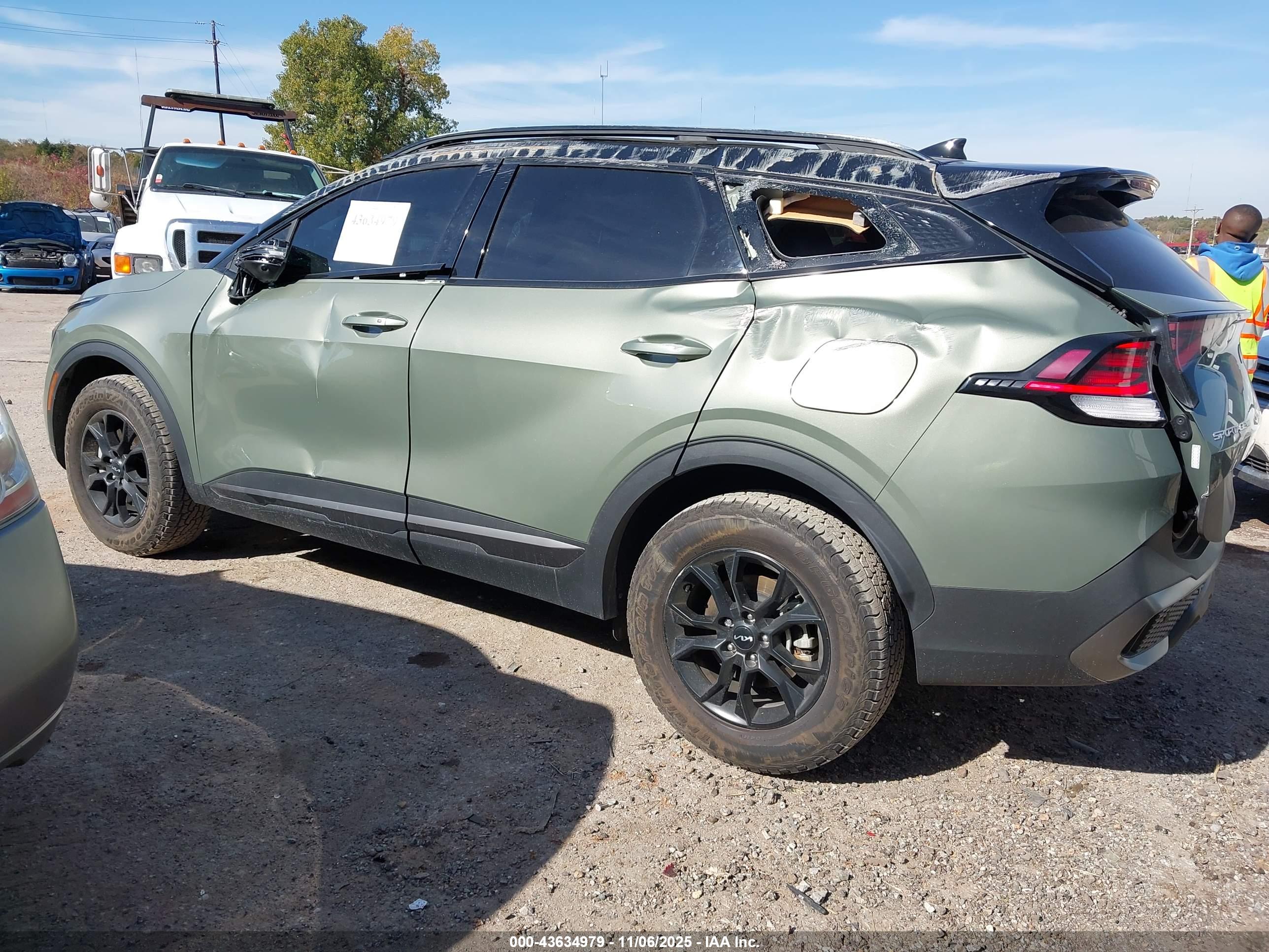 KIA SPORTAGE image 3