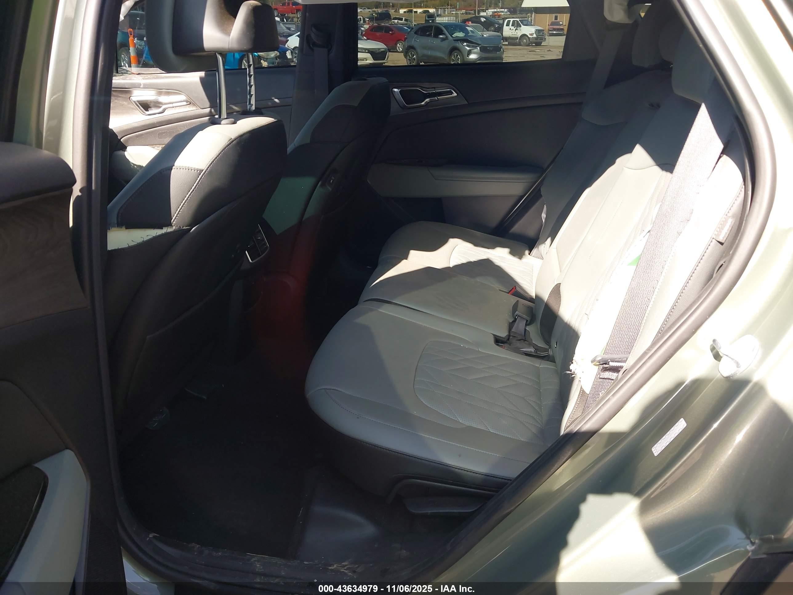 KIA SPORTAGE image 8