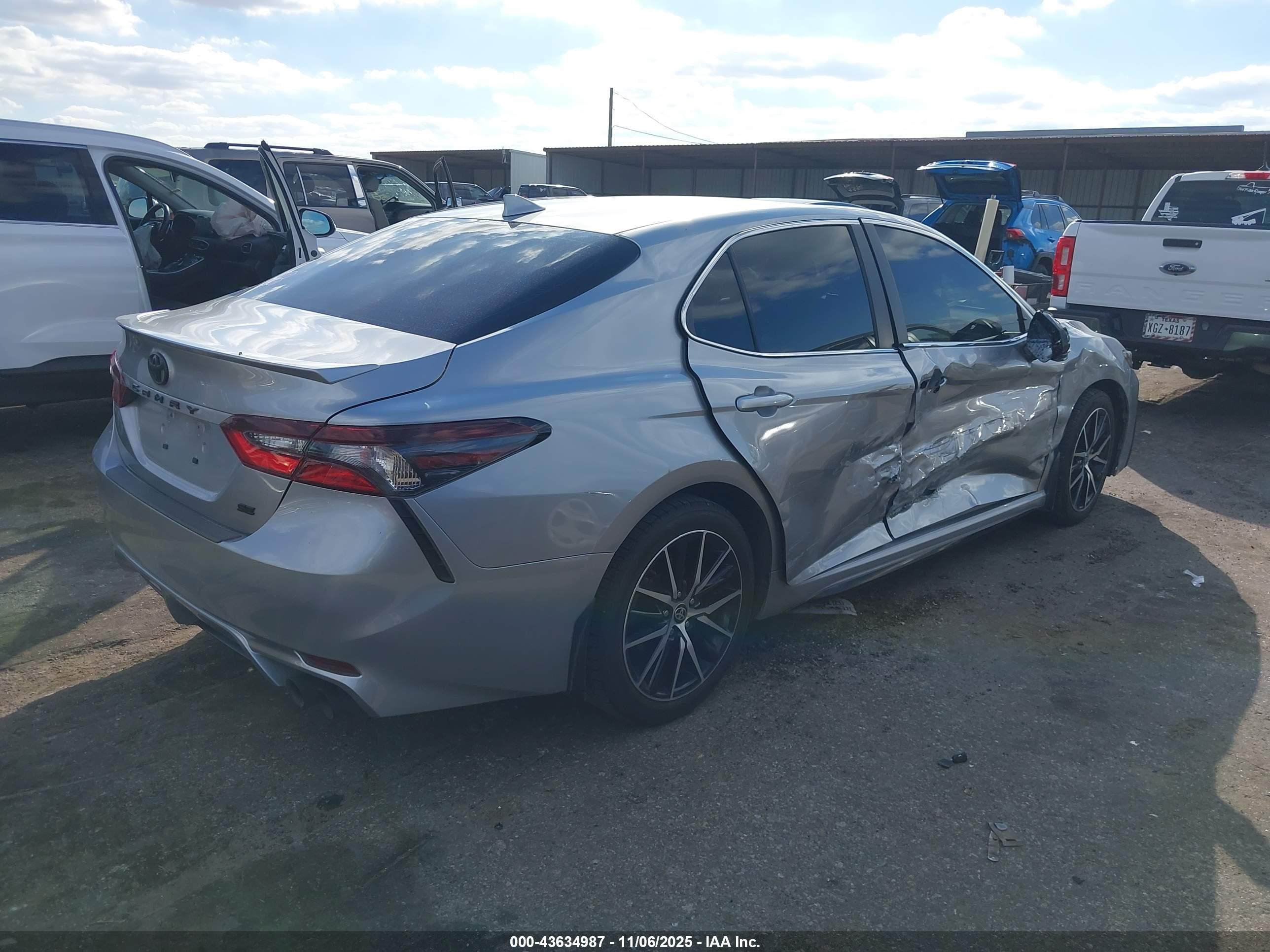 TOYOTA CAMRY image 4