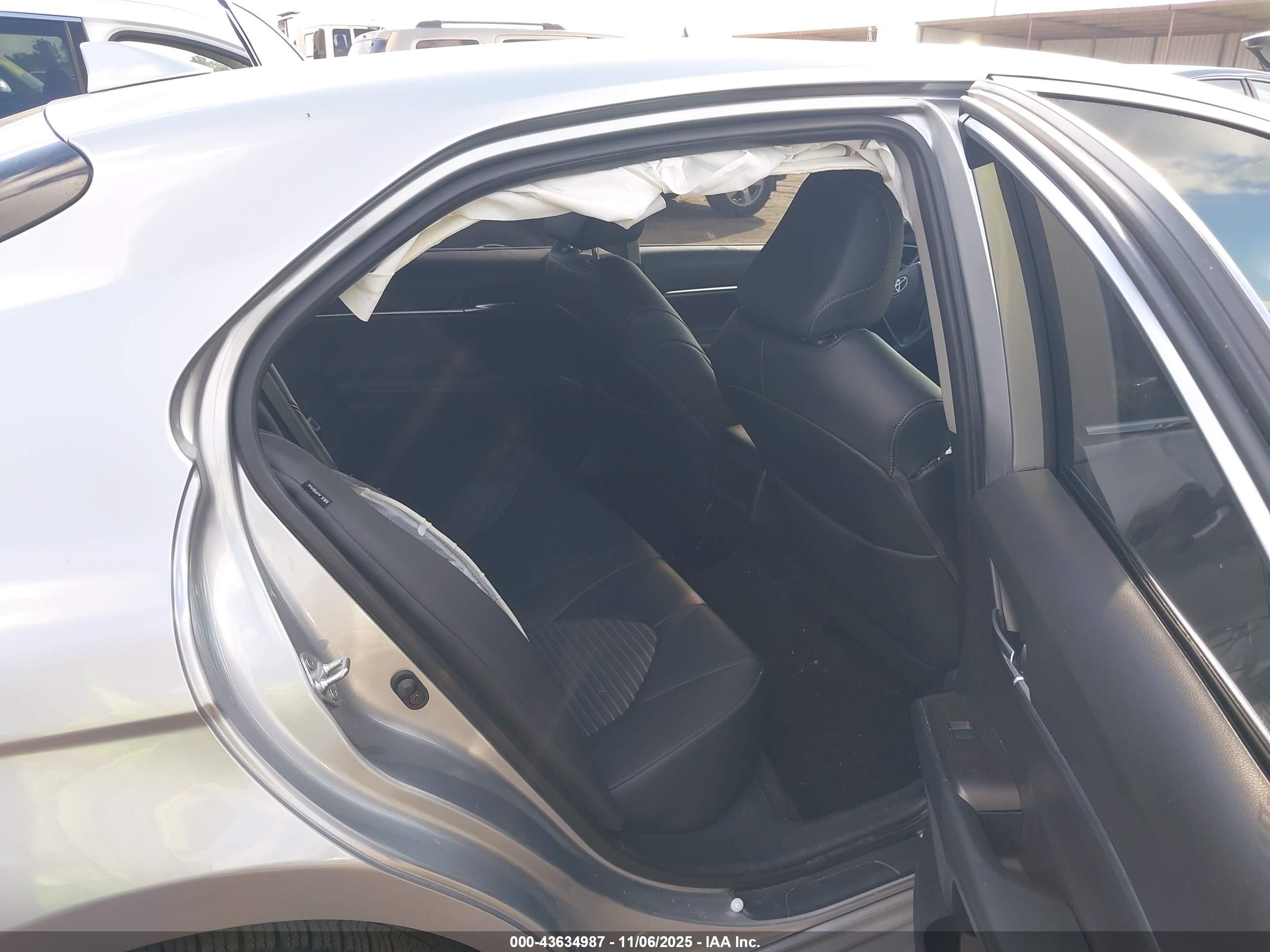 TOYOTA CAMRY image 8