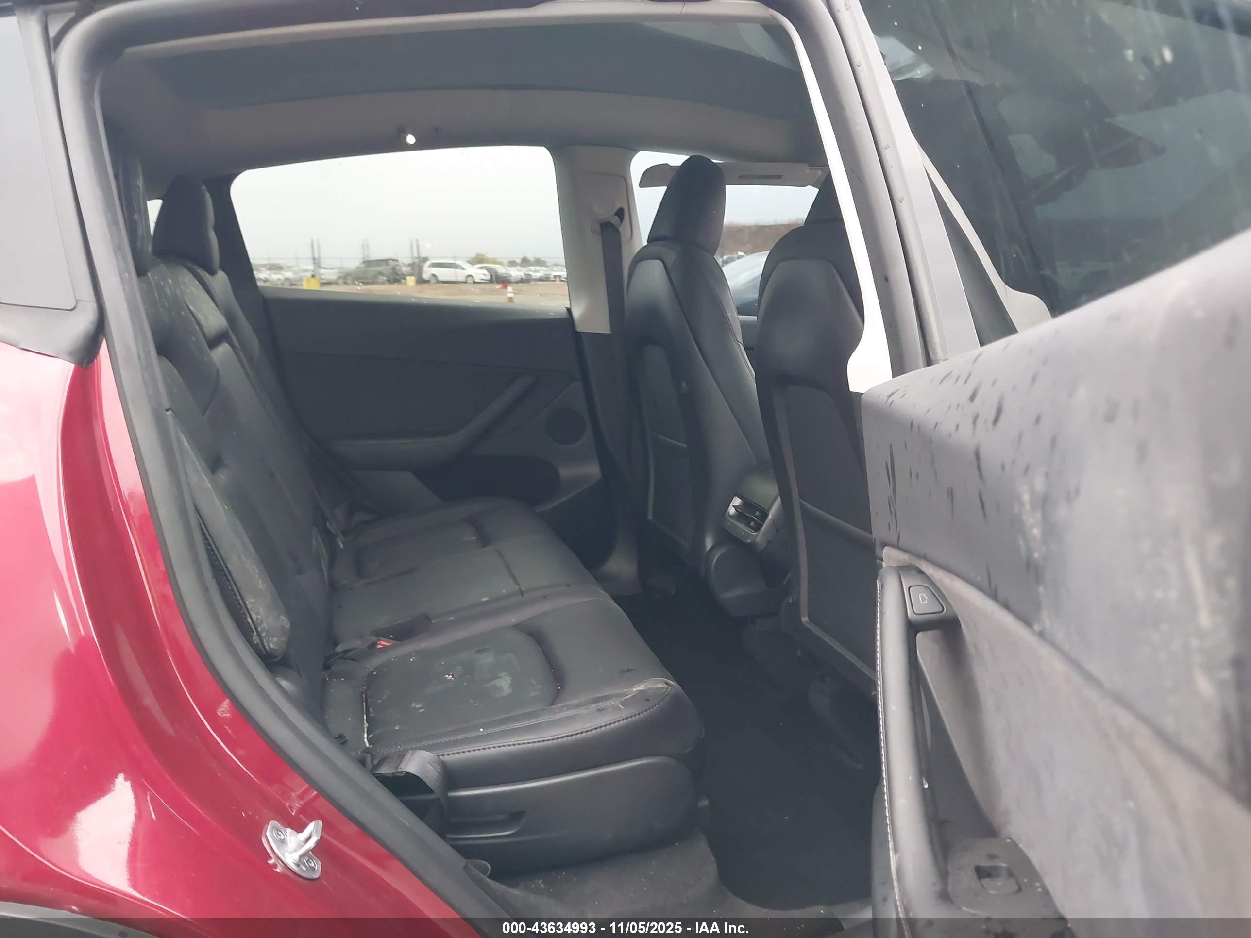 TESLA MODEL image 8