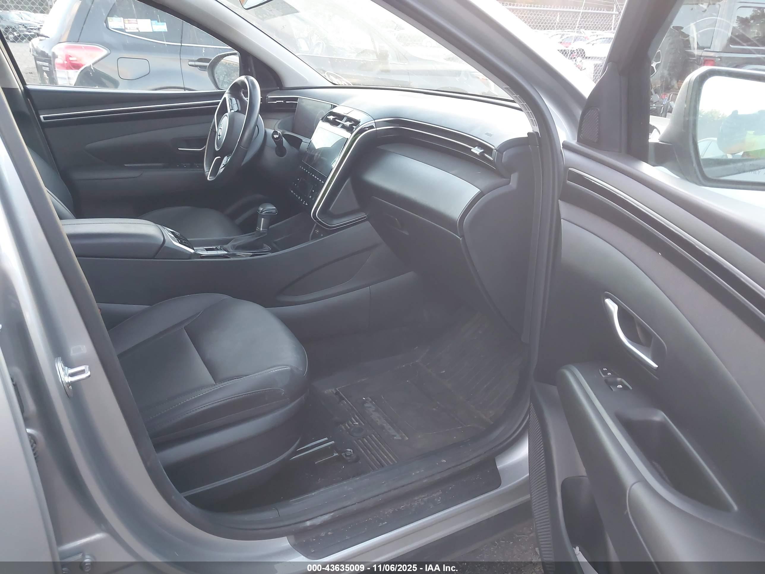 HYUNDAI TUCSON image 5