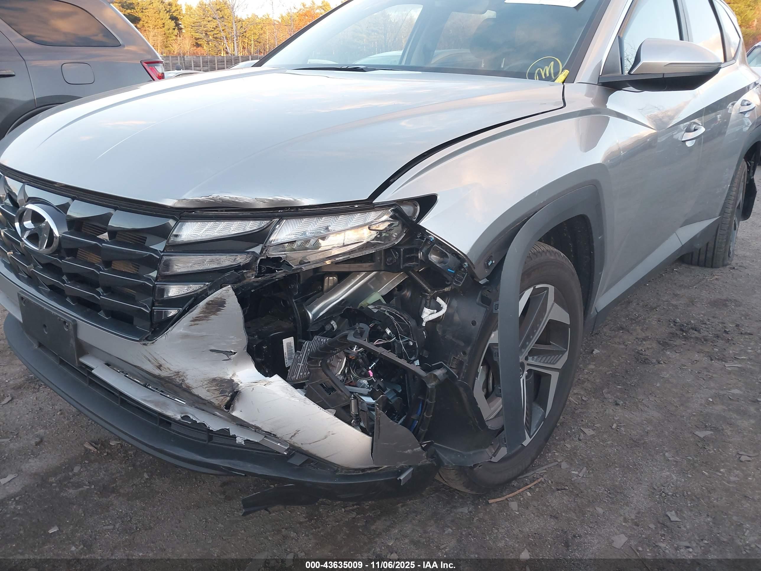 HYUNDAI TUCSON image 6