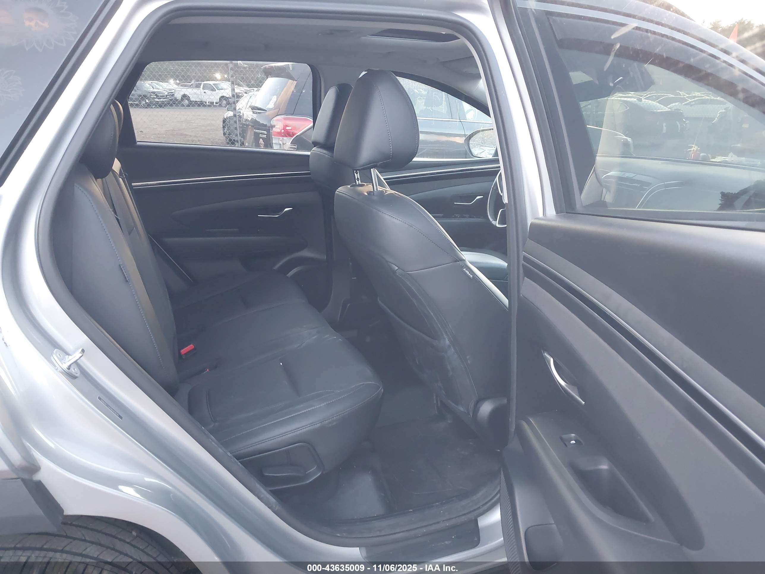 HYUNDAI TUCSON image 8