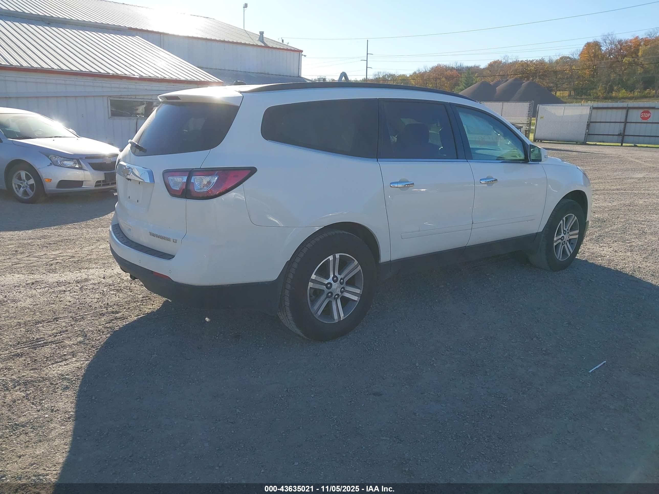 CHEVROLET TRAVERSE image 4
