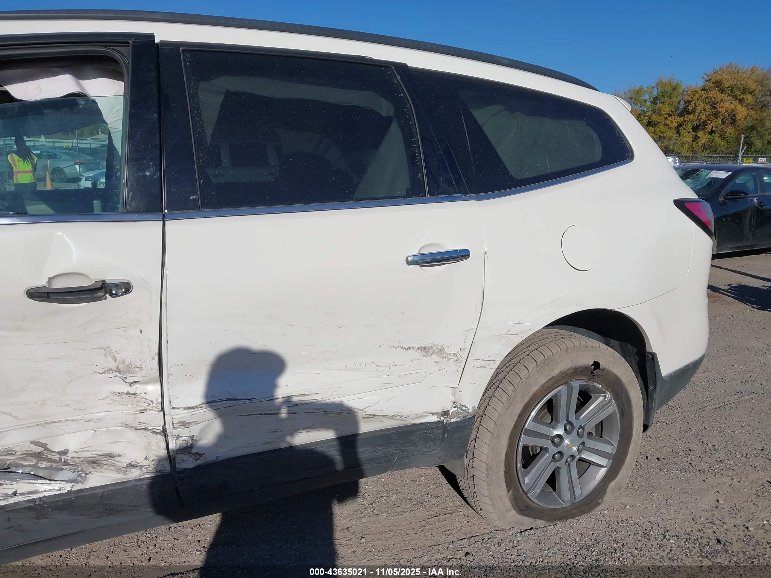 CHEVROLET TRAVERSE image 6