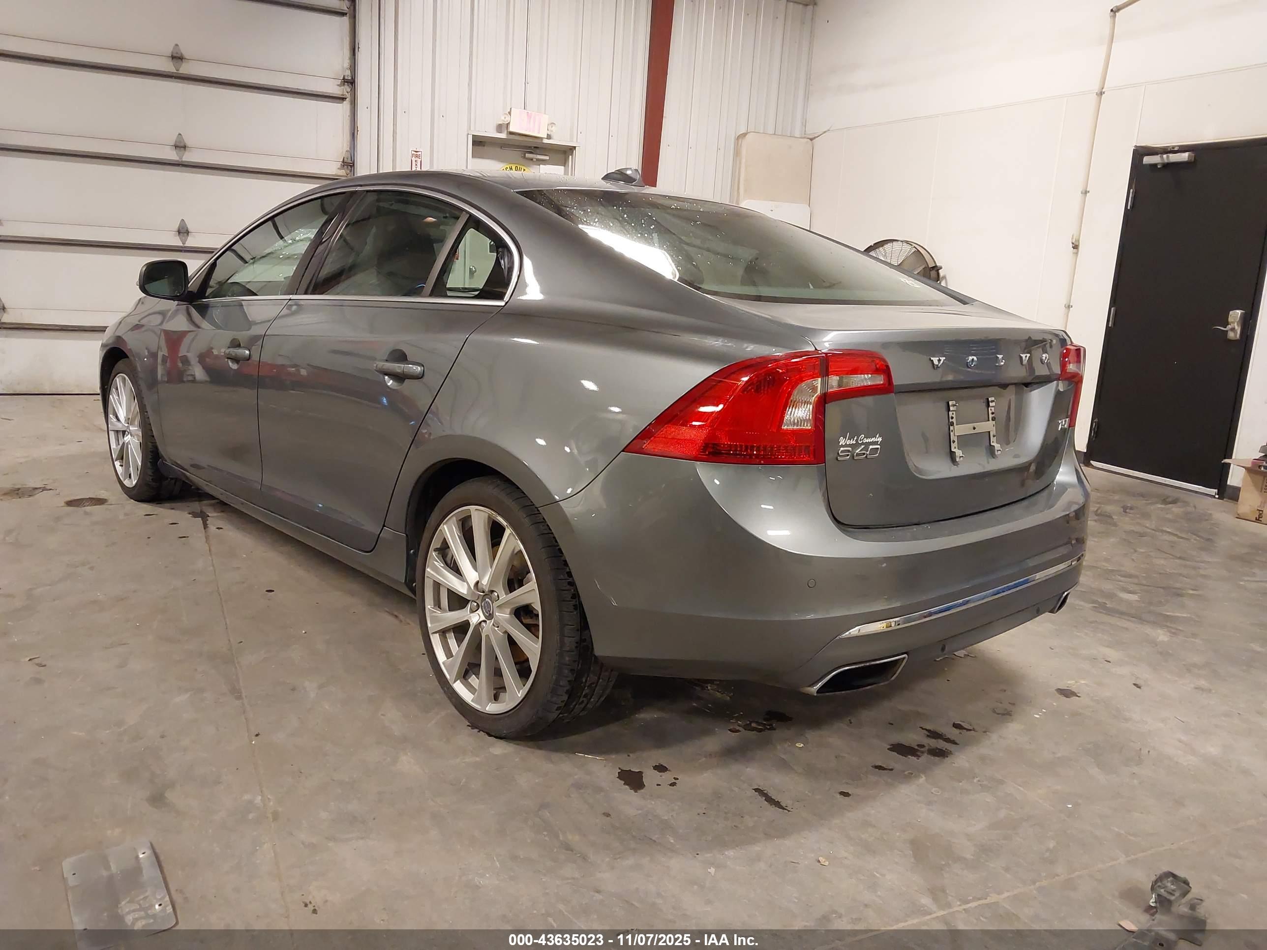 VOLVO S60 image 3