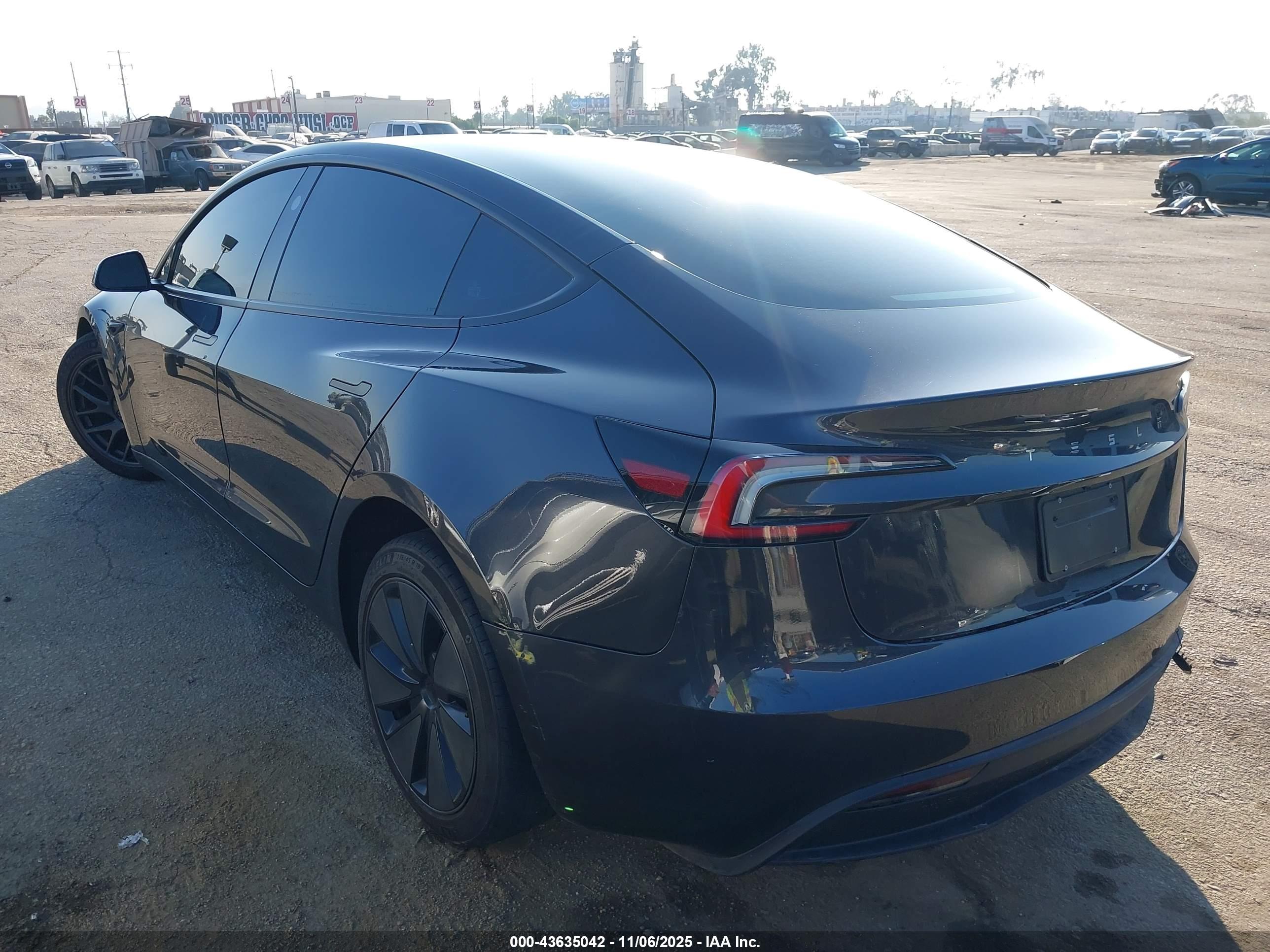 TESLA MODEL image 3