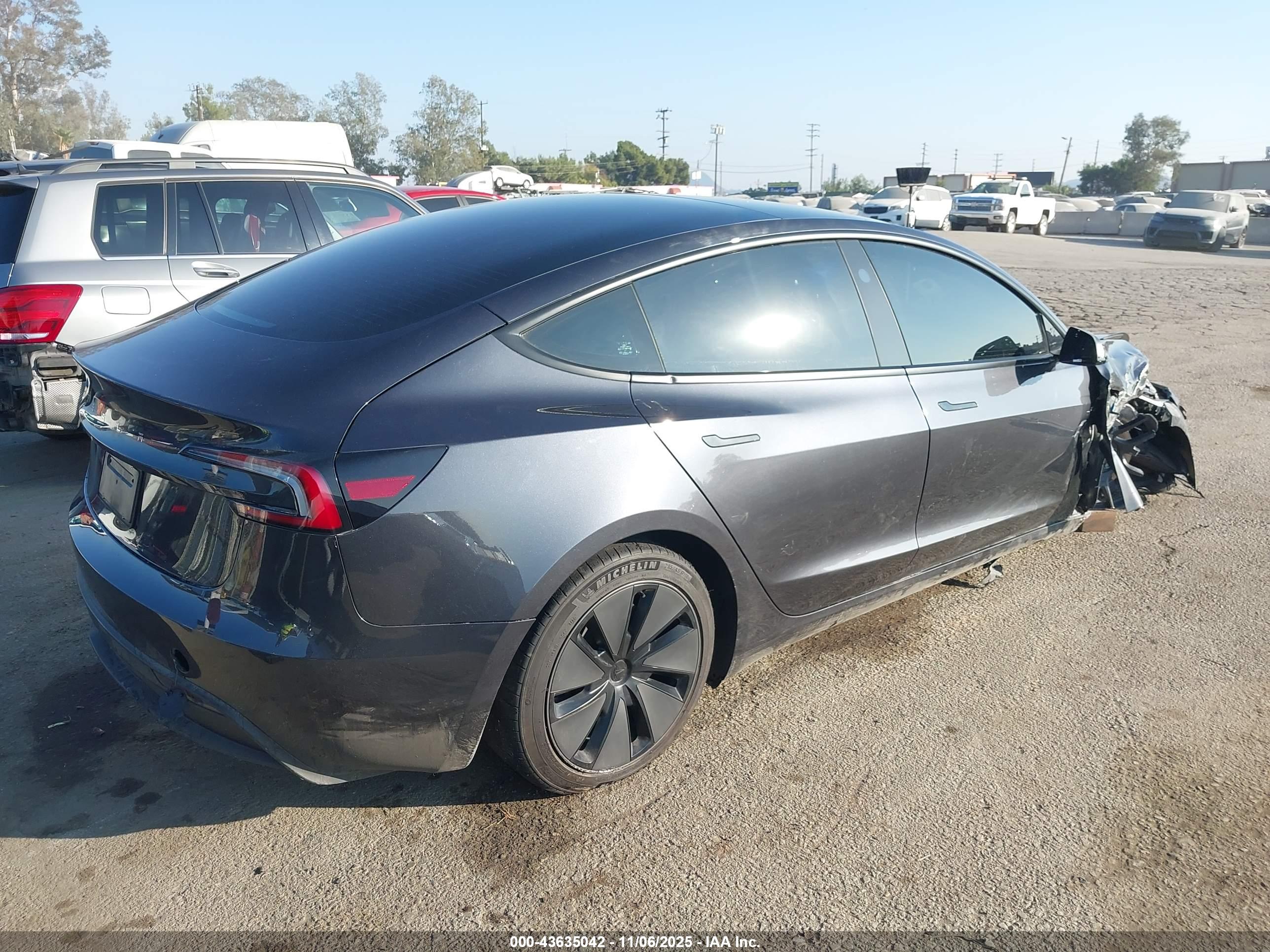 TESLA MODEL image 4