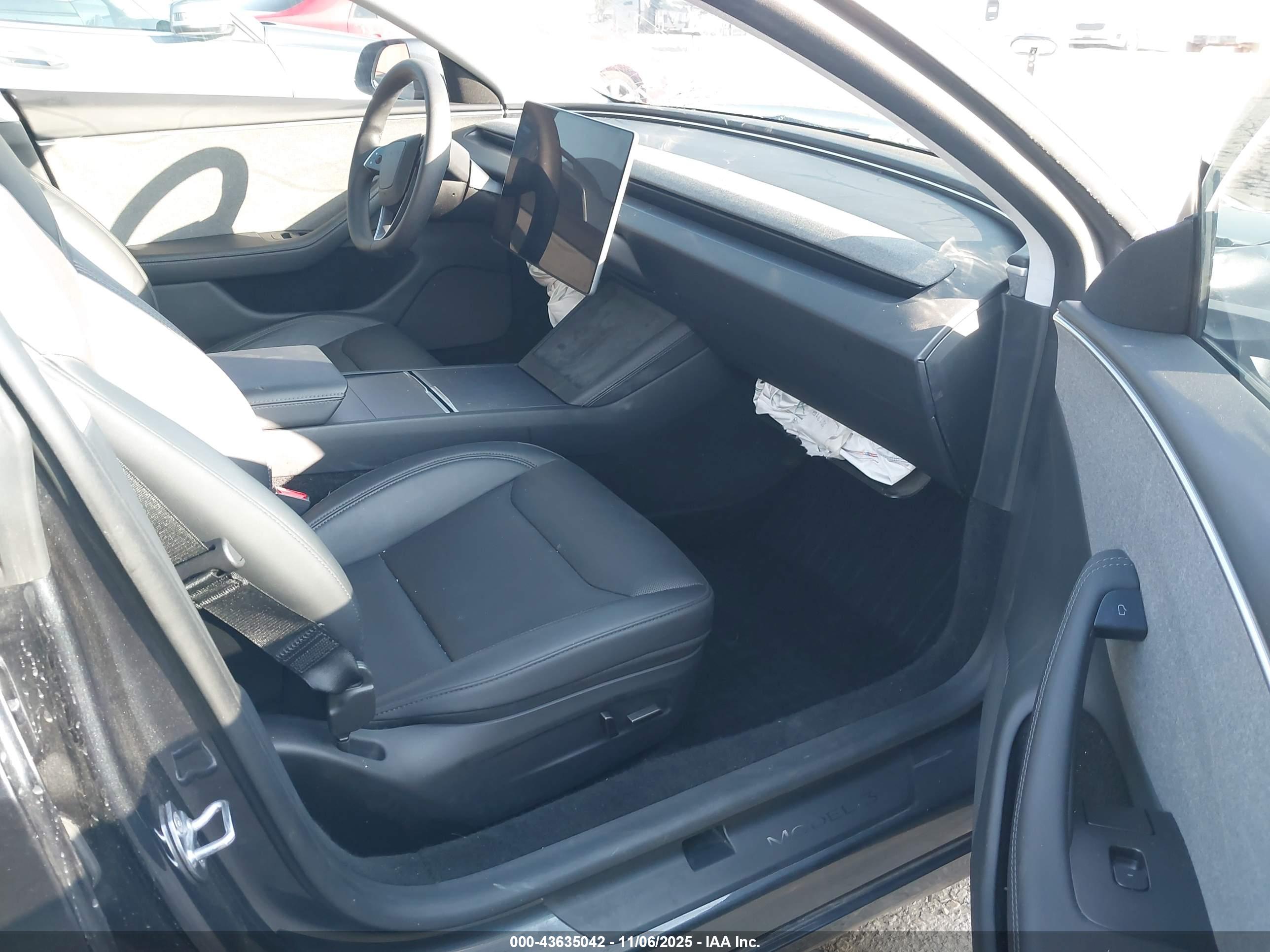TESLA MODEL image 5