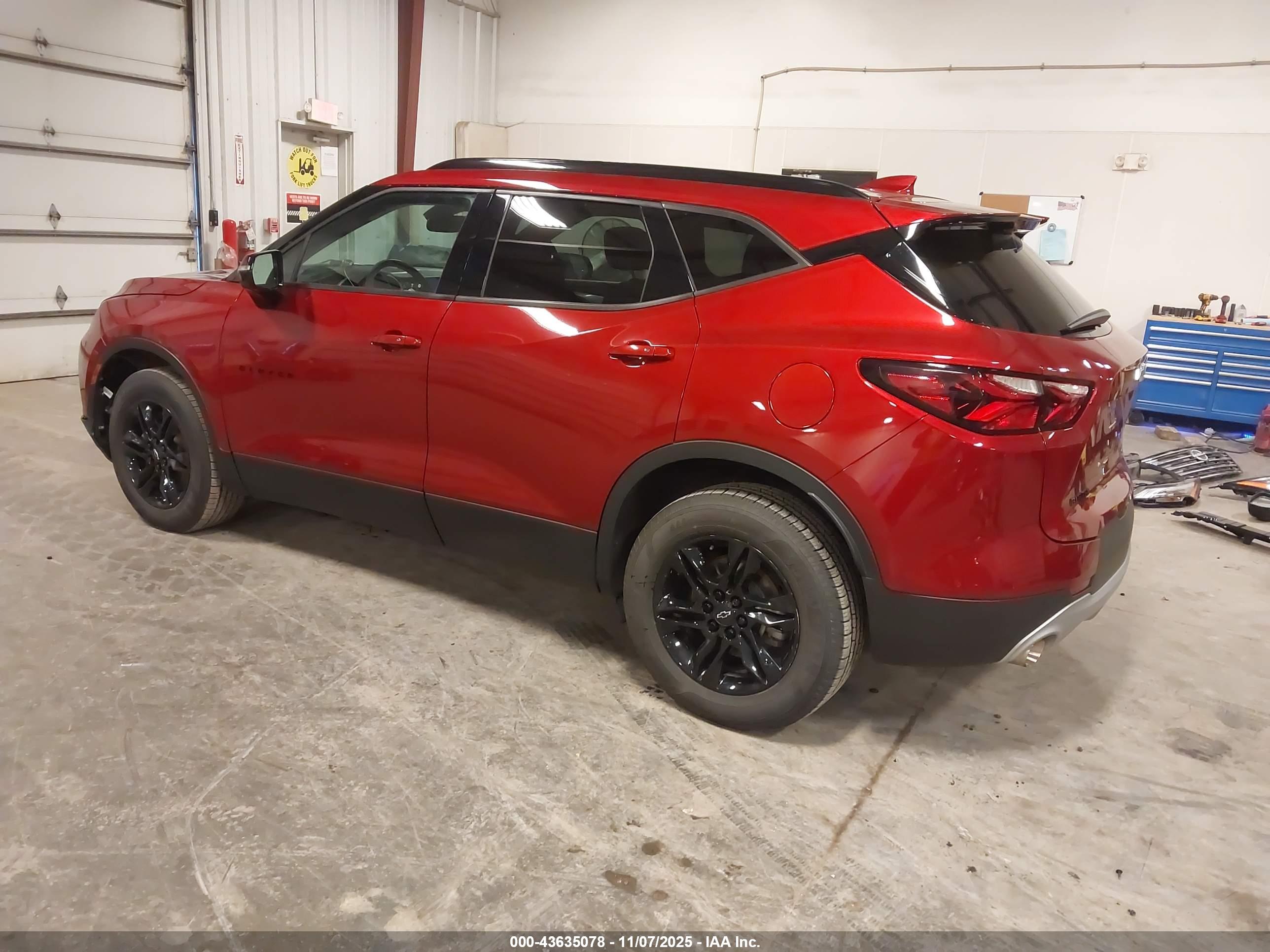 CHEVROLET BLAZER image 3