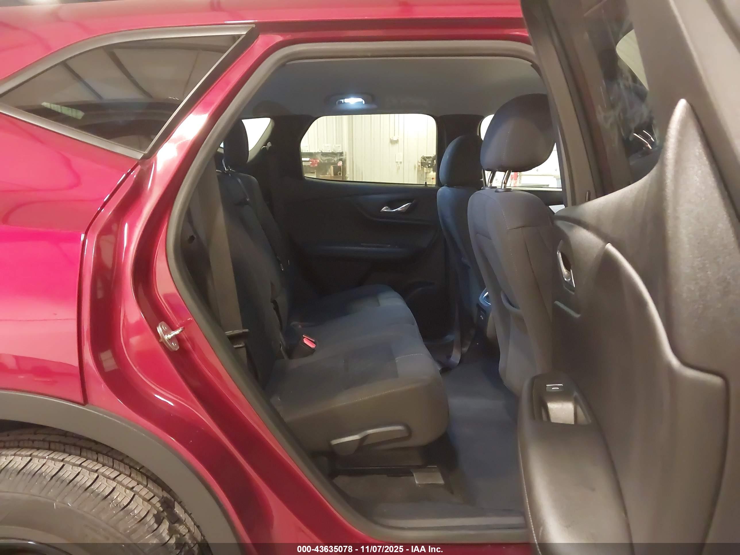 CHEVROLET BLAZER image 8