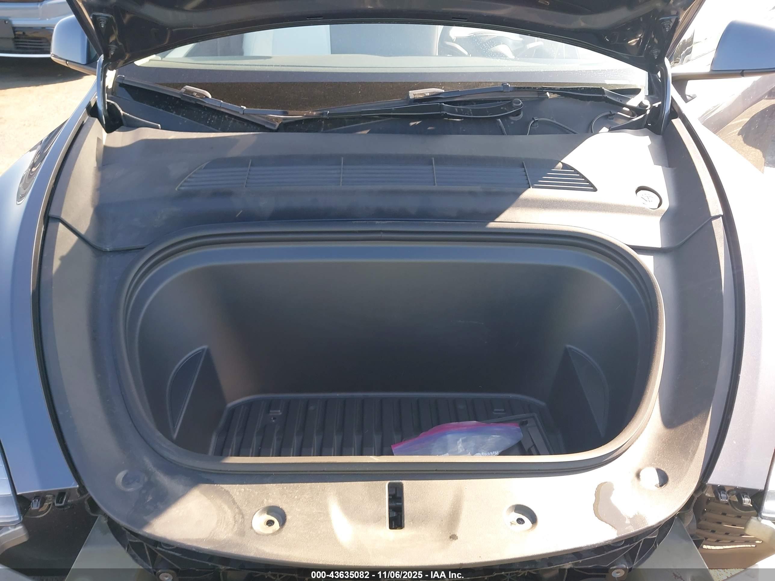 TESLA MODEL image 10
