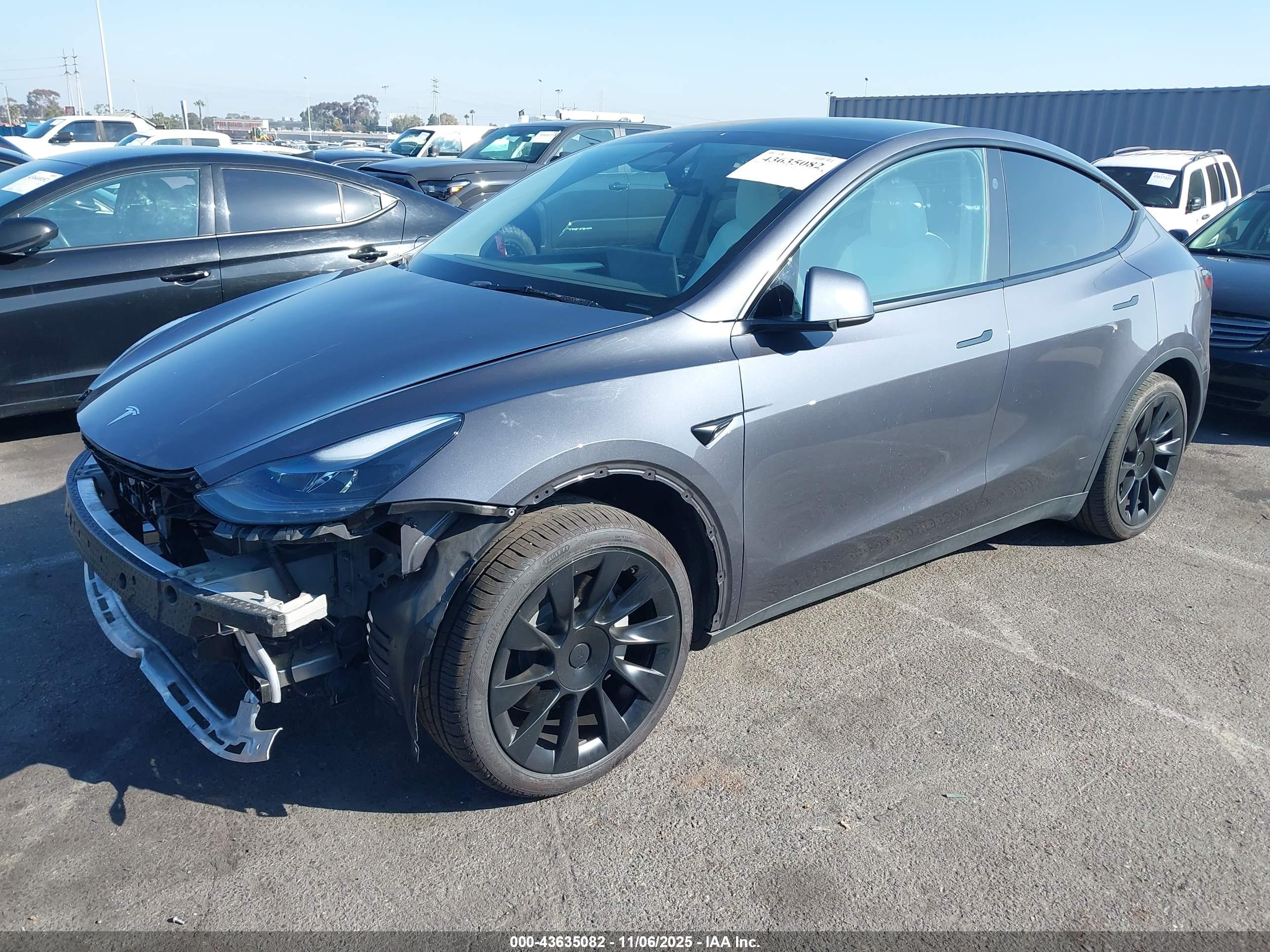 TESLA MODEL image 2