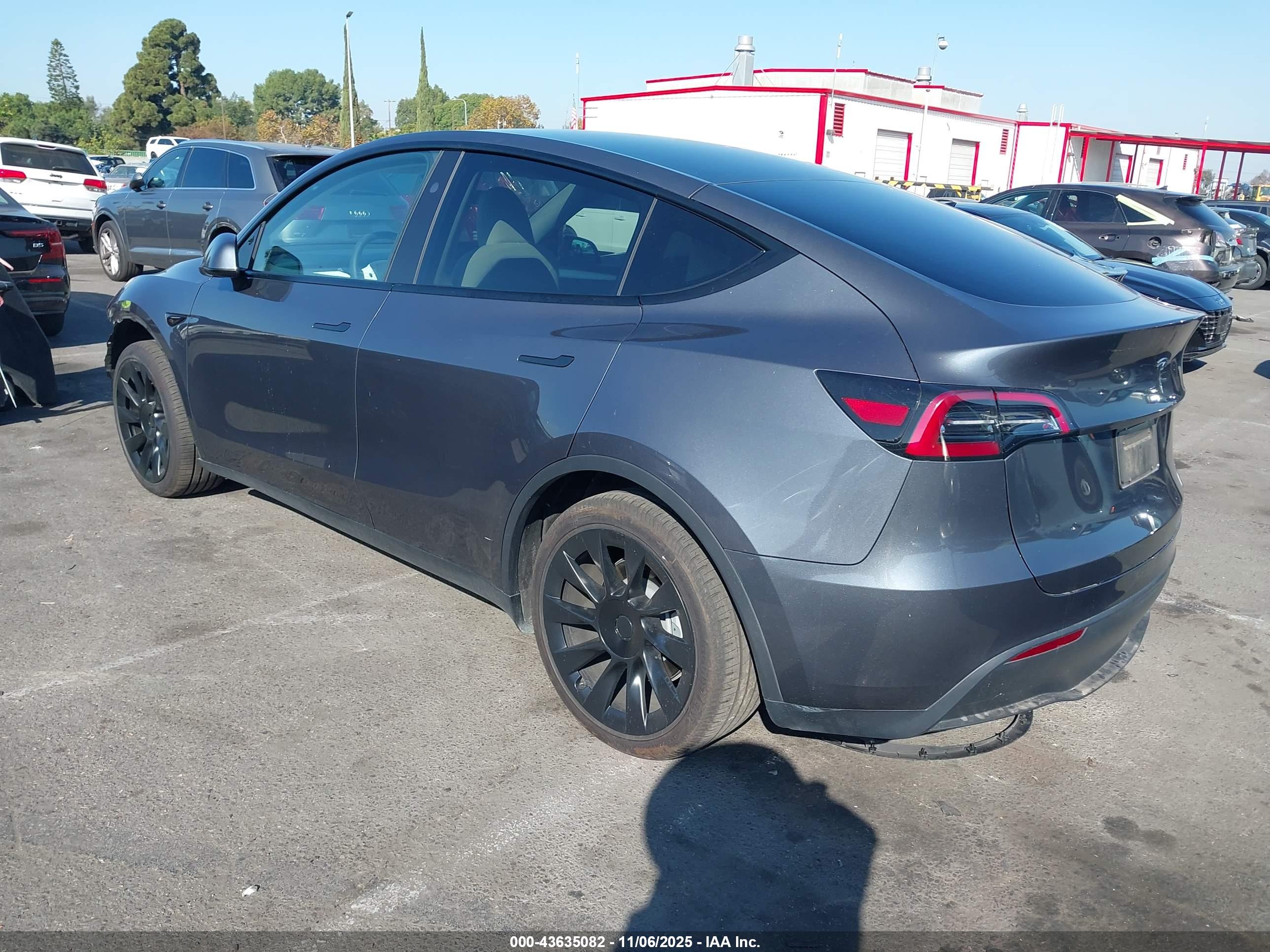 TESLA MODEL image 3