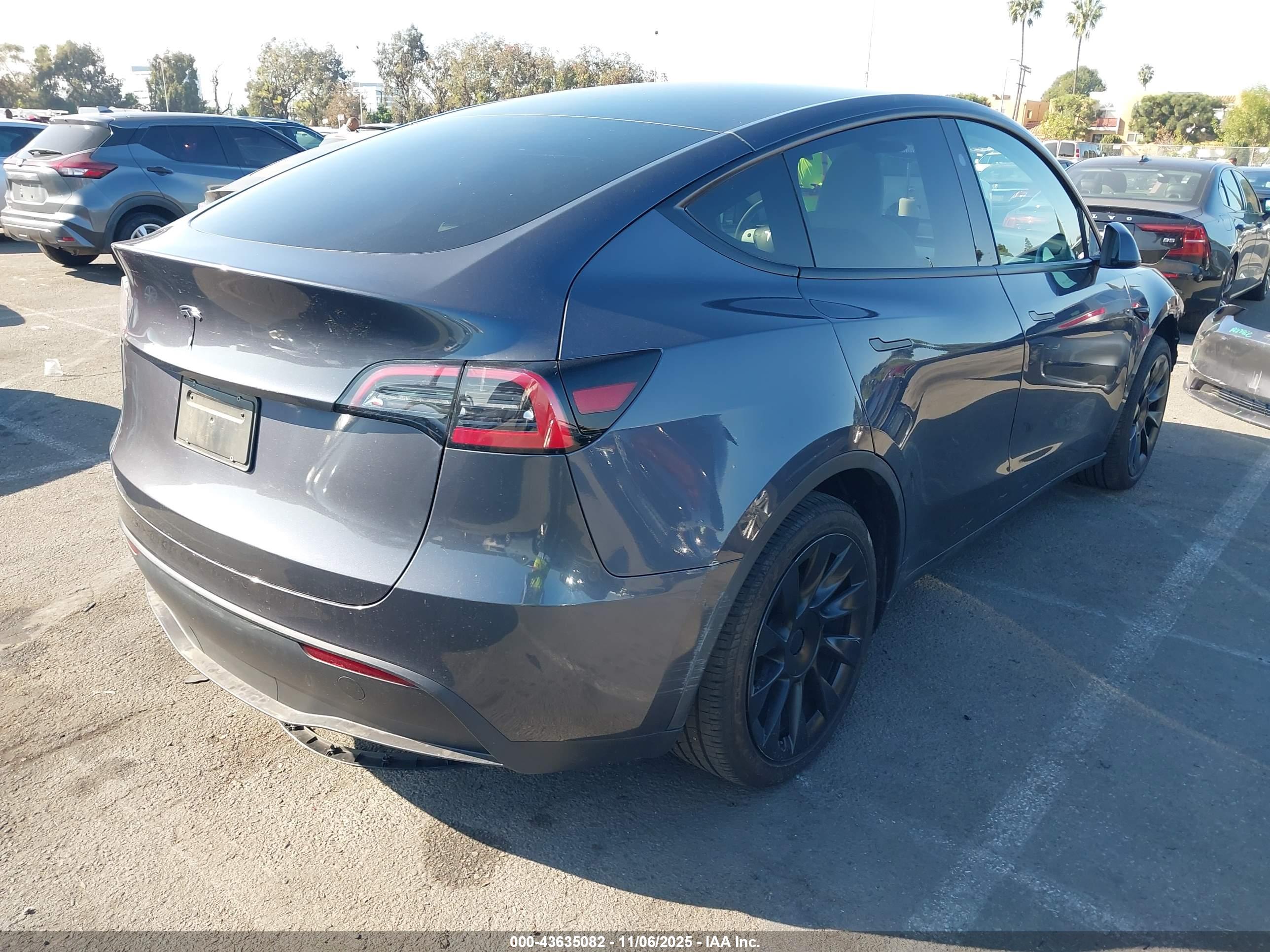 TESLA MODEL image 4