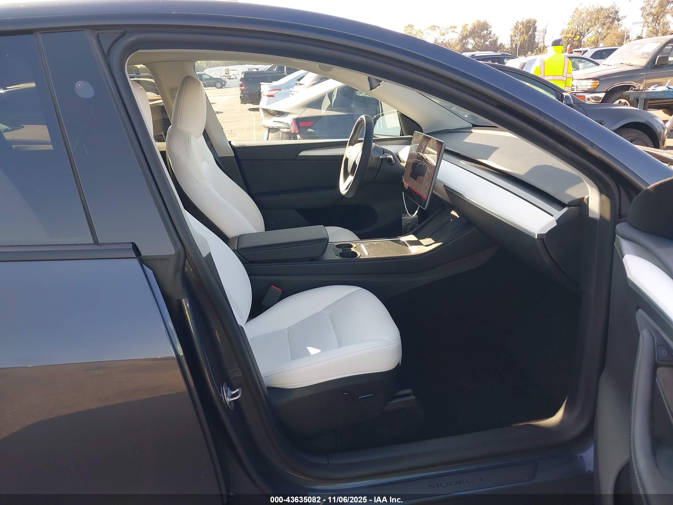 TESLA MODEL image 5