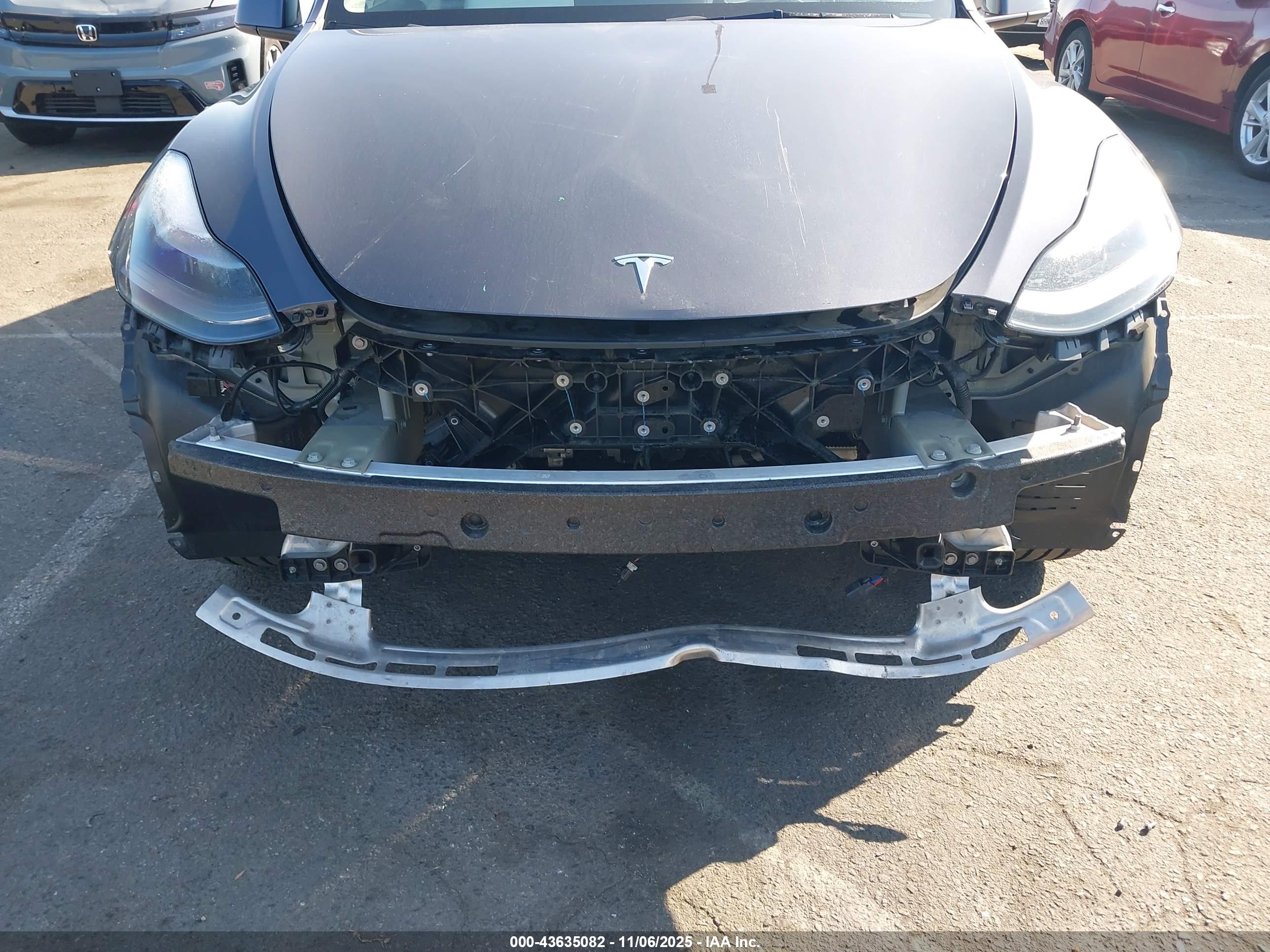 TESLA MODEL image 6