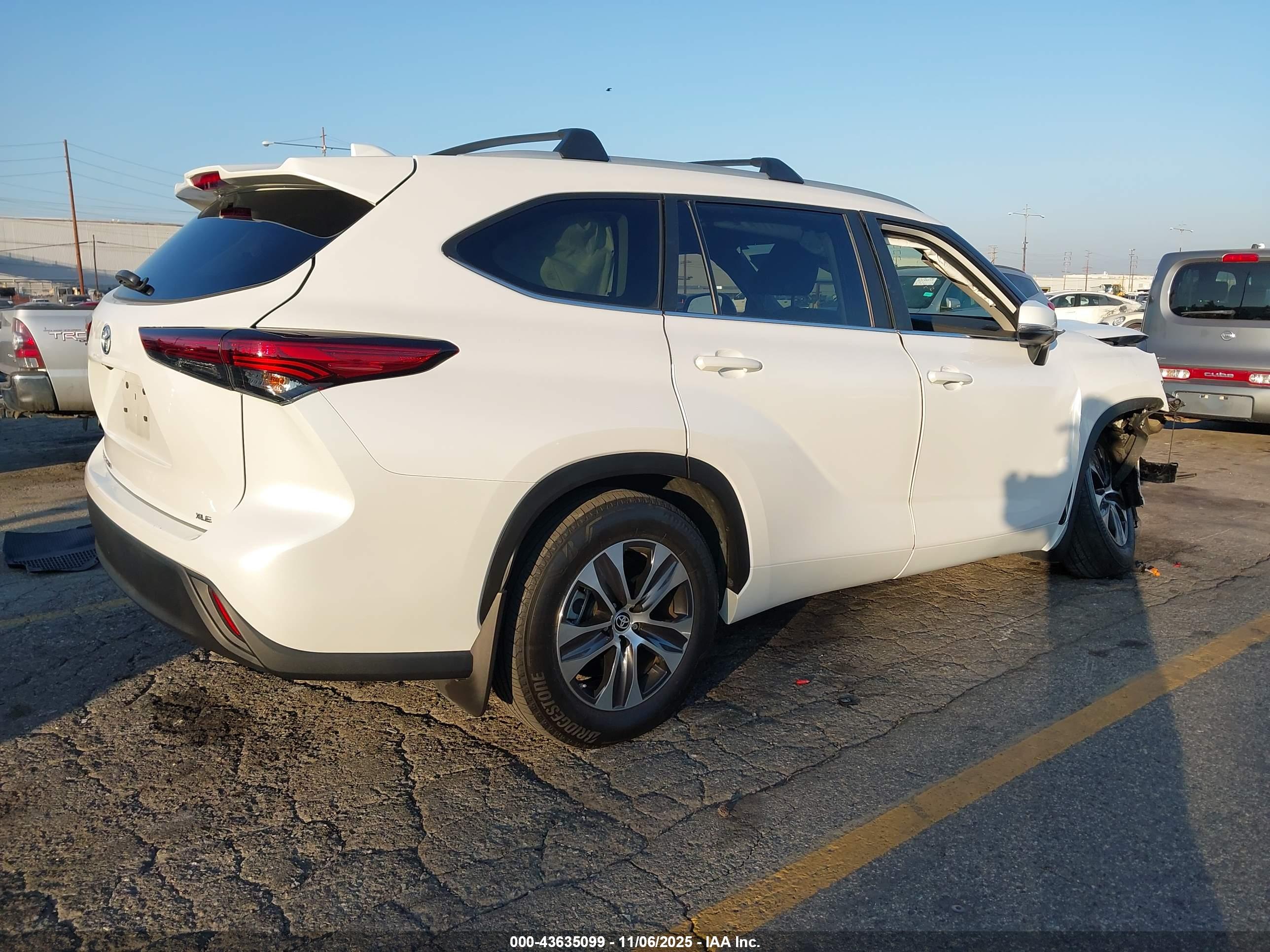 TOYOTA HIGHLANDER image 4