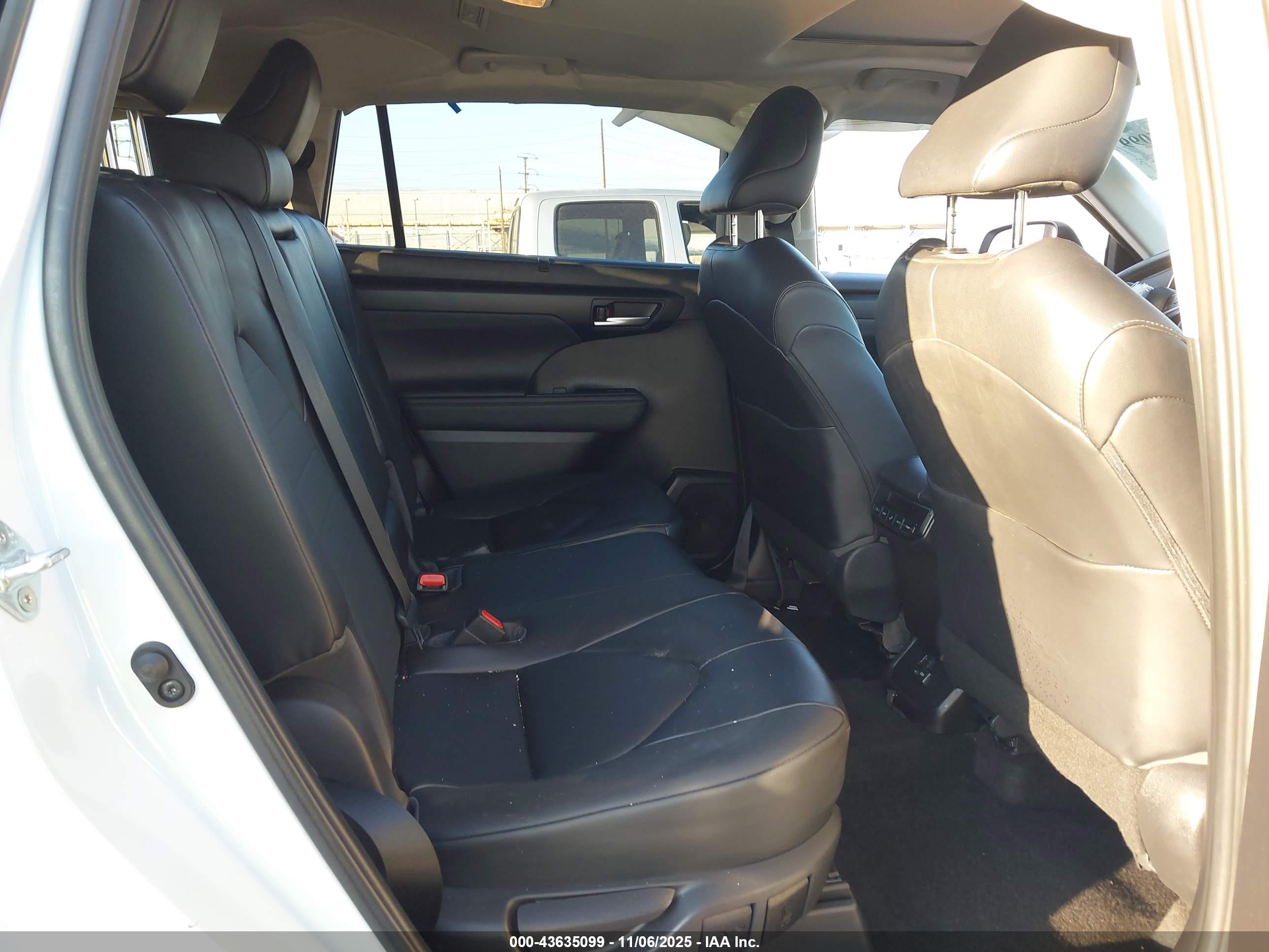 TOYOTA HIGHLANDER image 8