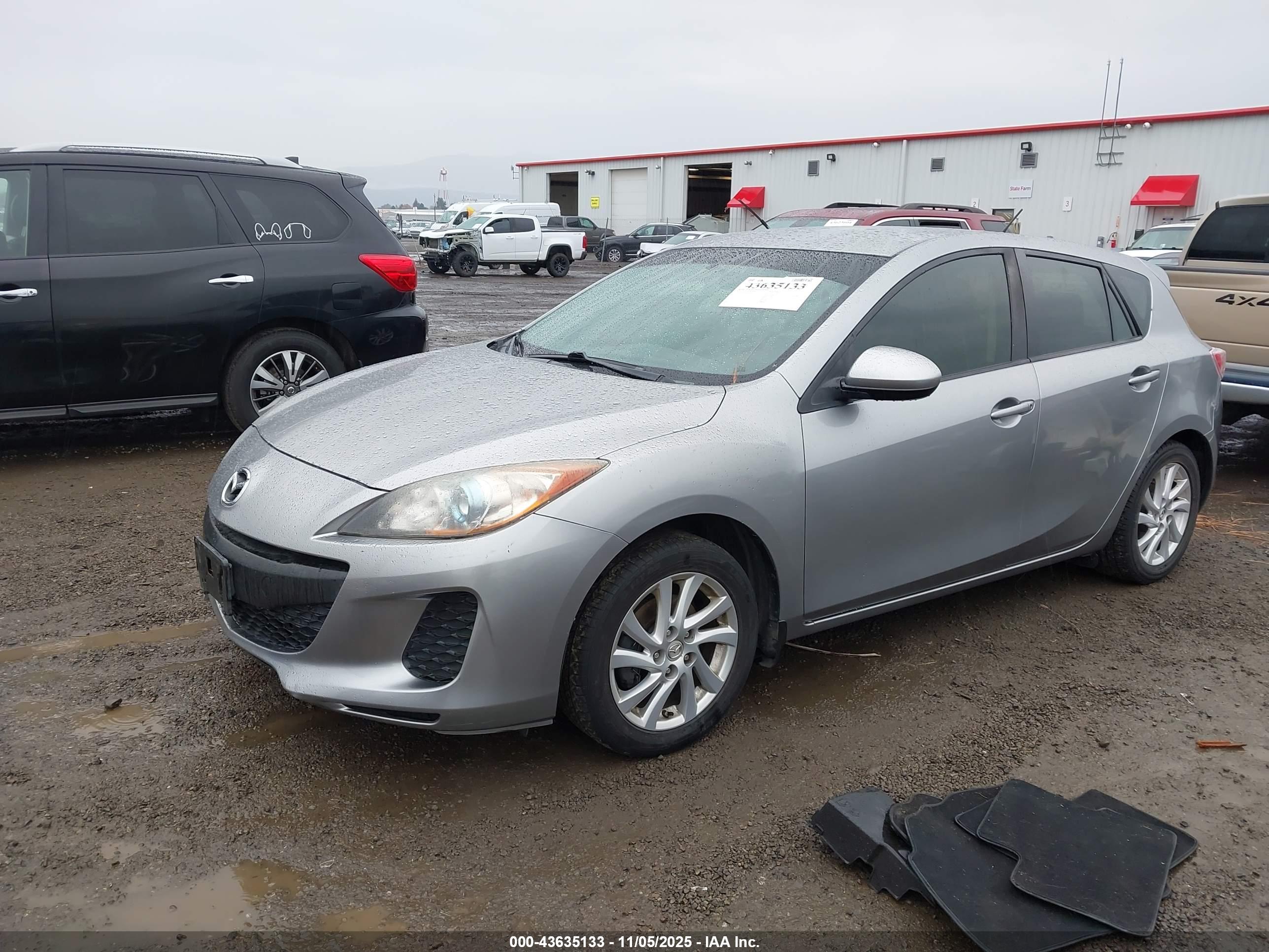 MAZDA MAZDA3 image 2