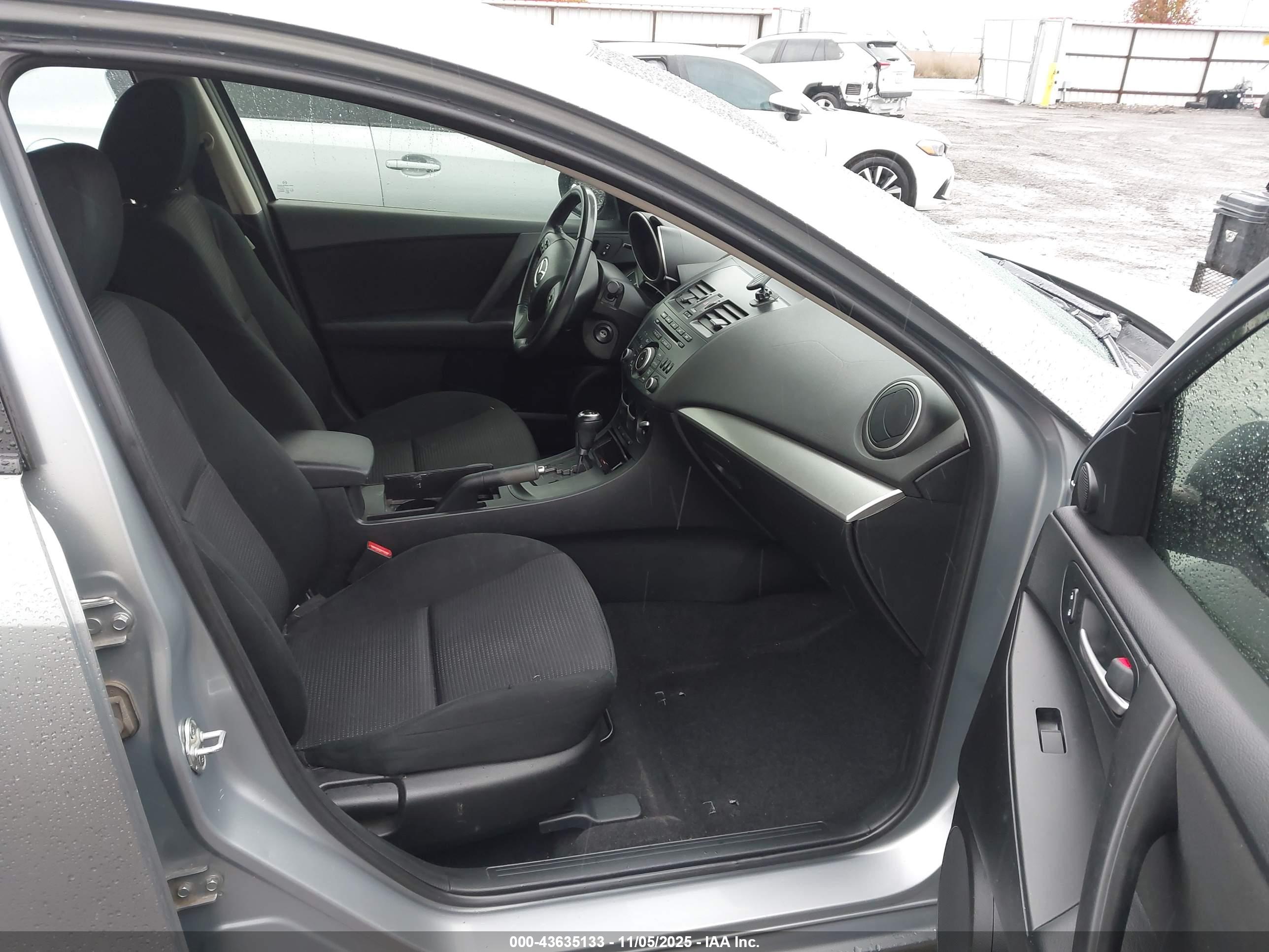 MAZDA MAZDA3 image 5