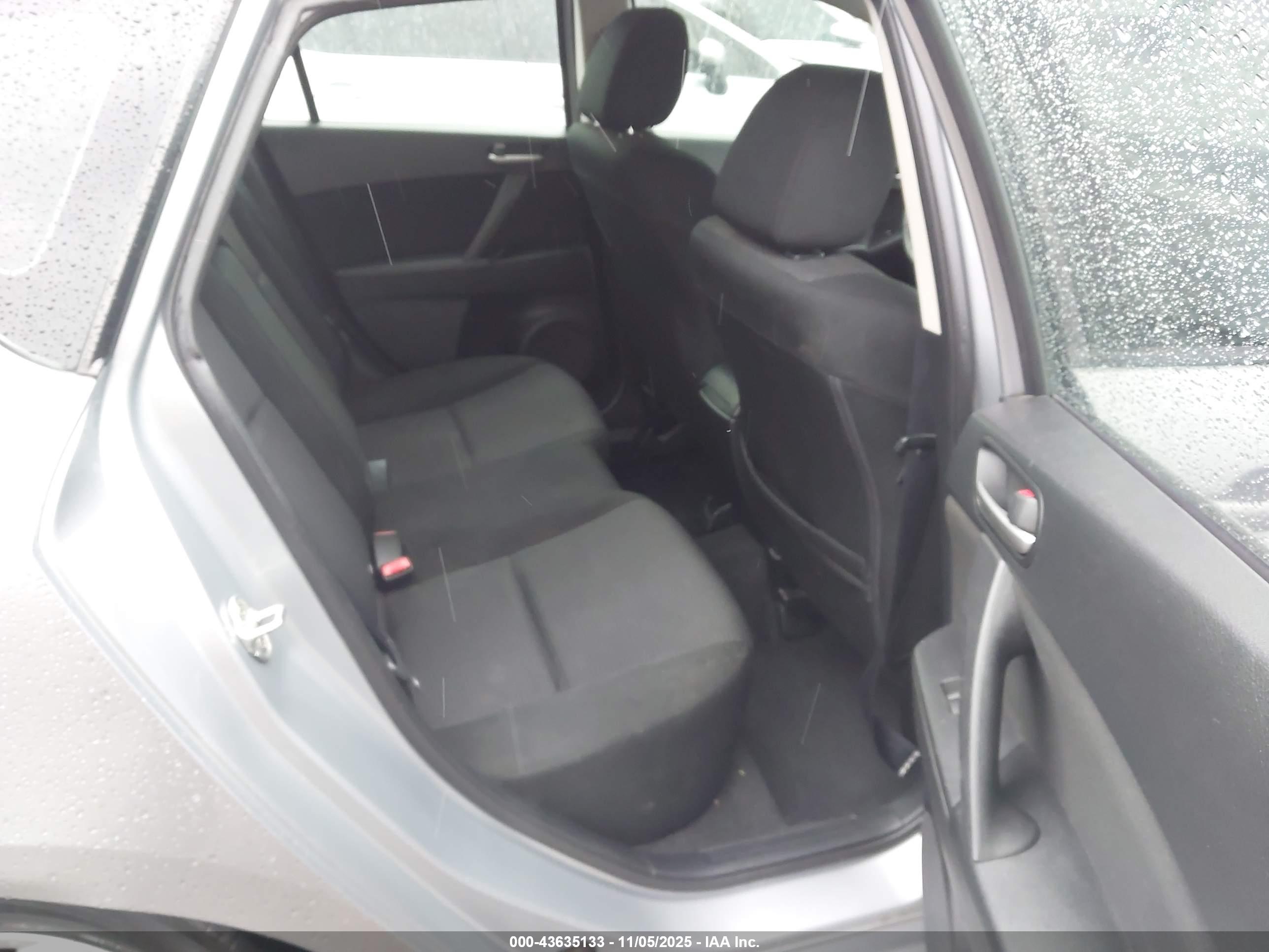 MAZDA MAZDA3 image 8
