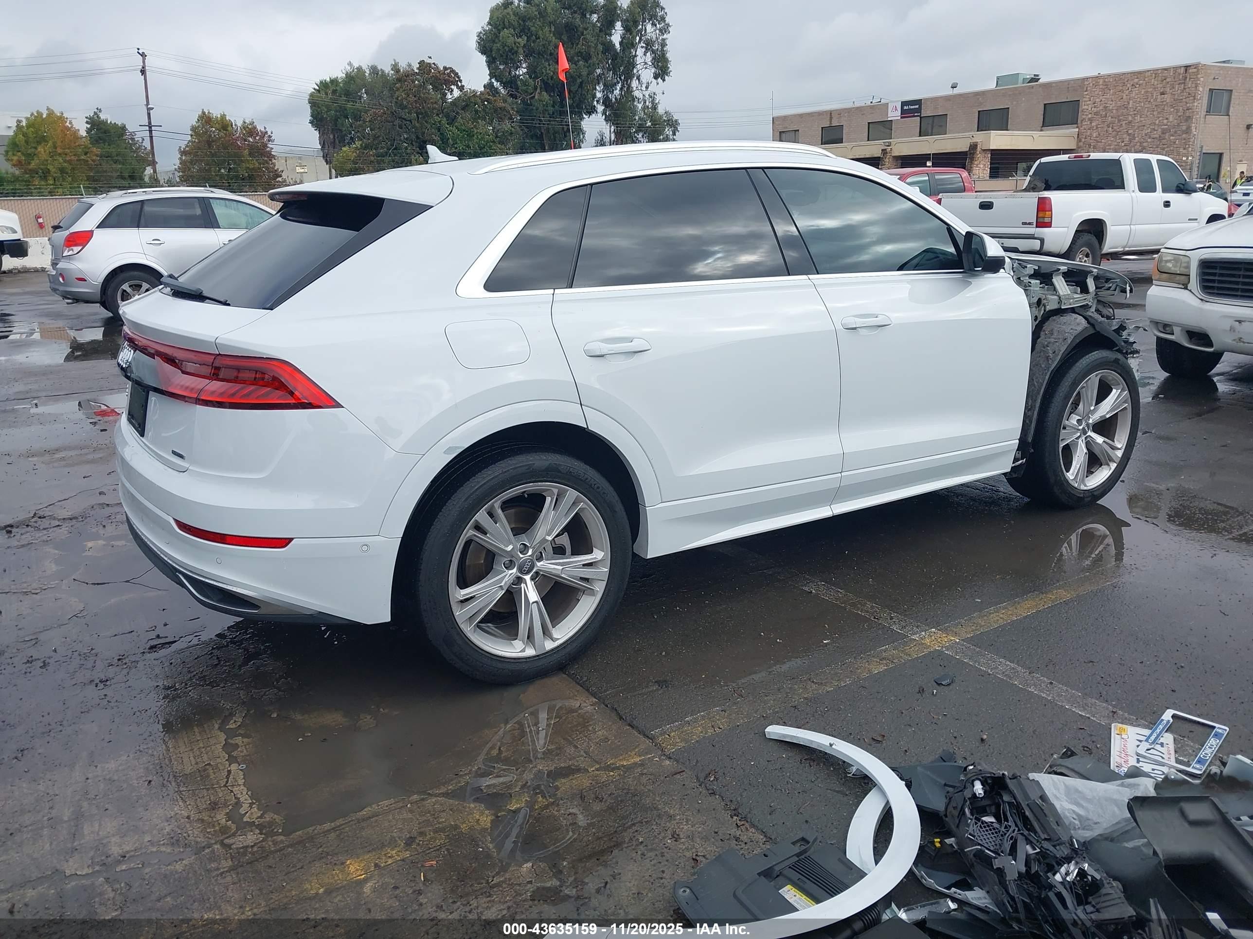 AUDI Q8 image 4