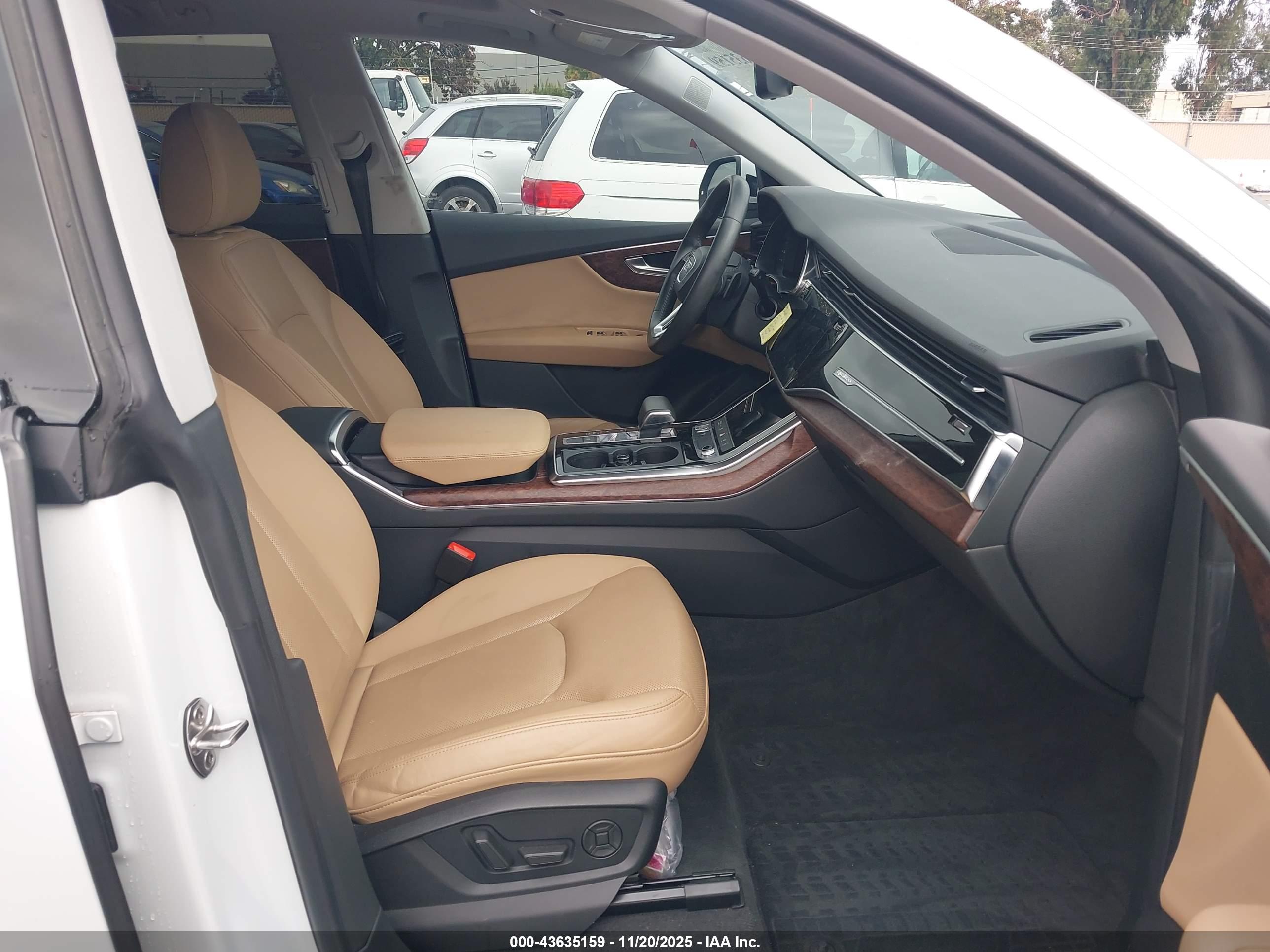 AUDI Q8 image 5