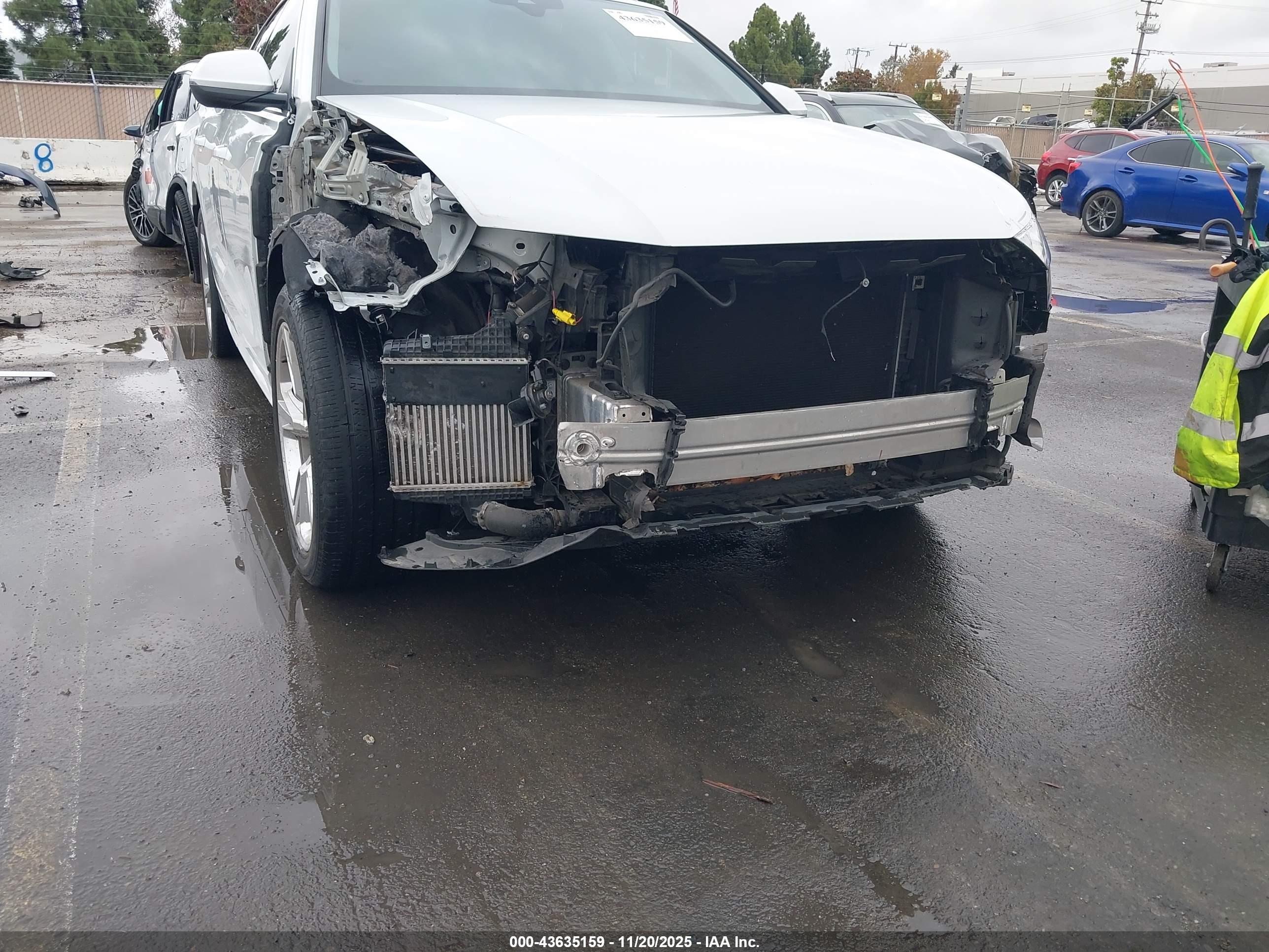 AUDI Q8 image 6