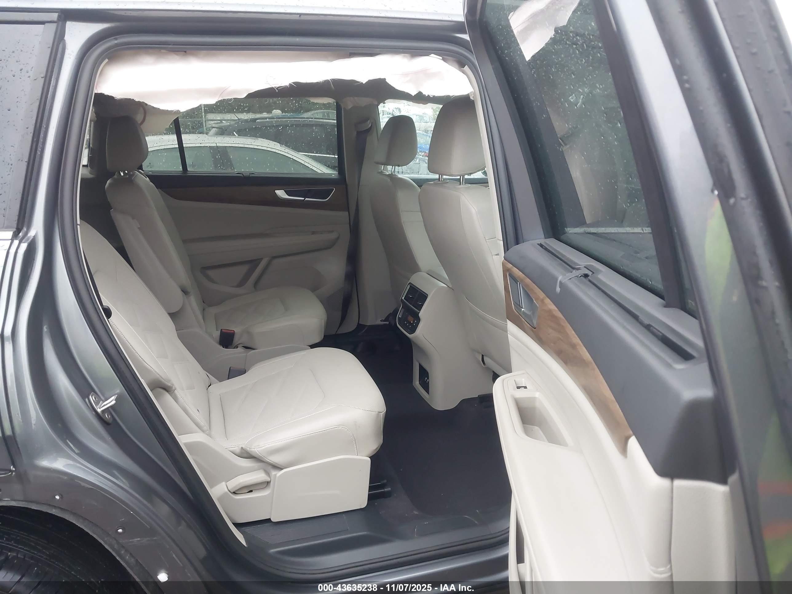 VOLKSWAGEN ATLAS image 8