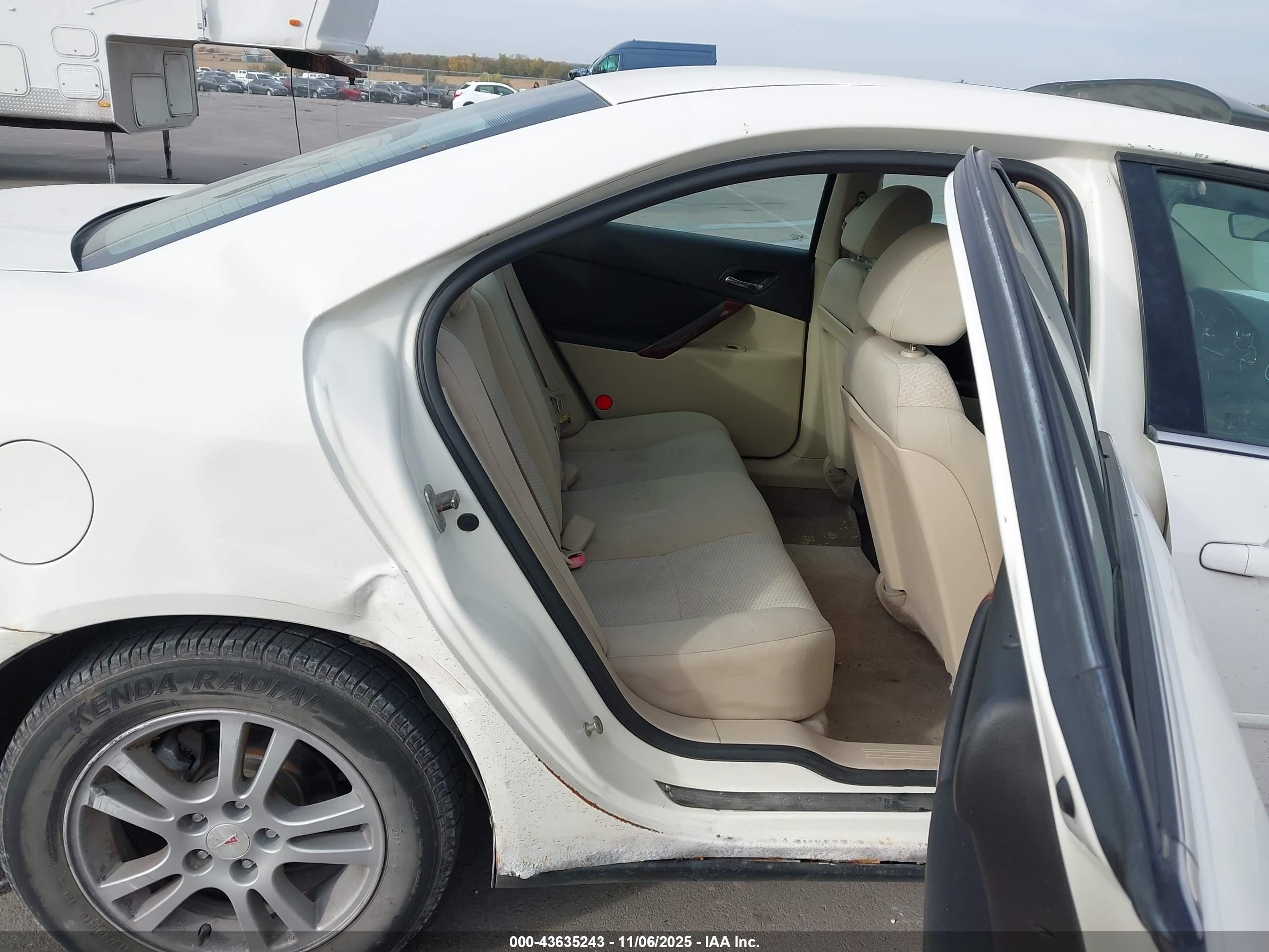 PONTIAC G6 image 8