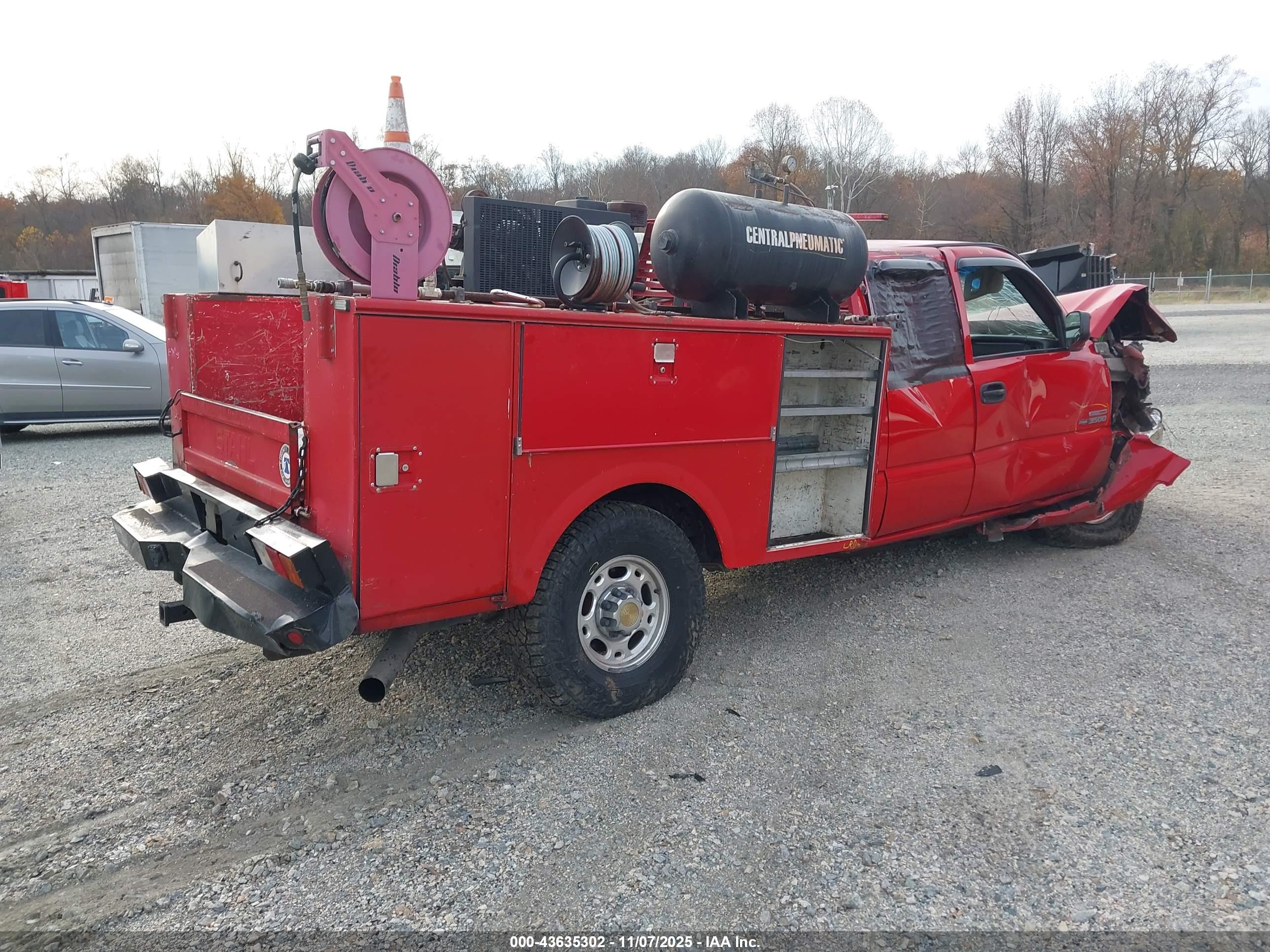 CHEVROLET SILVERADO image 4