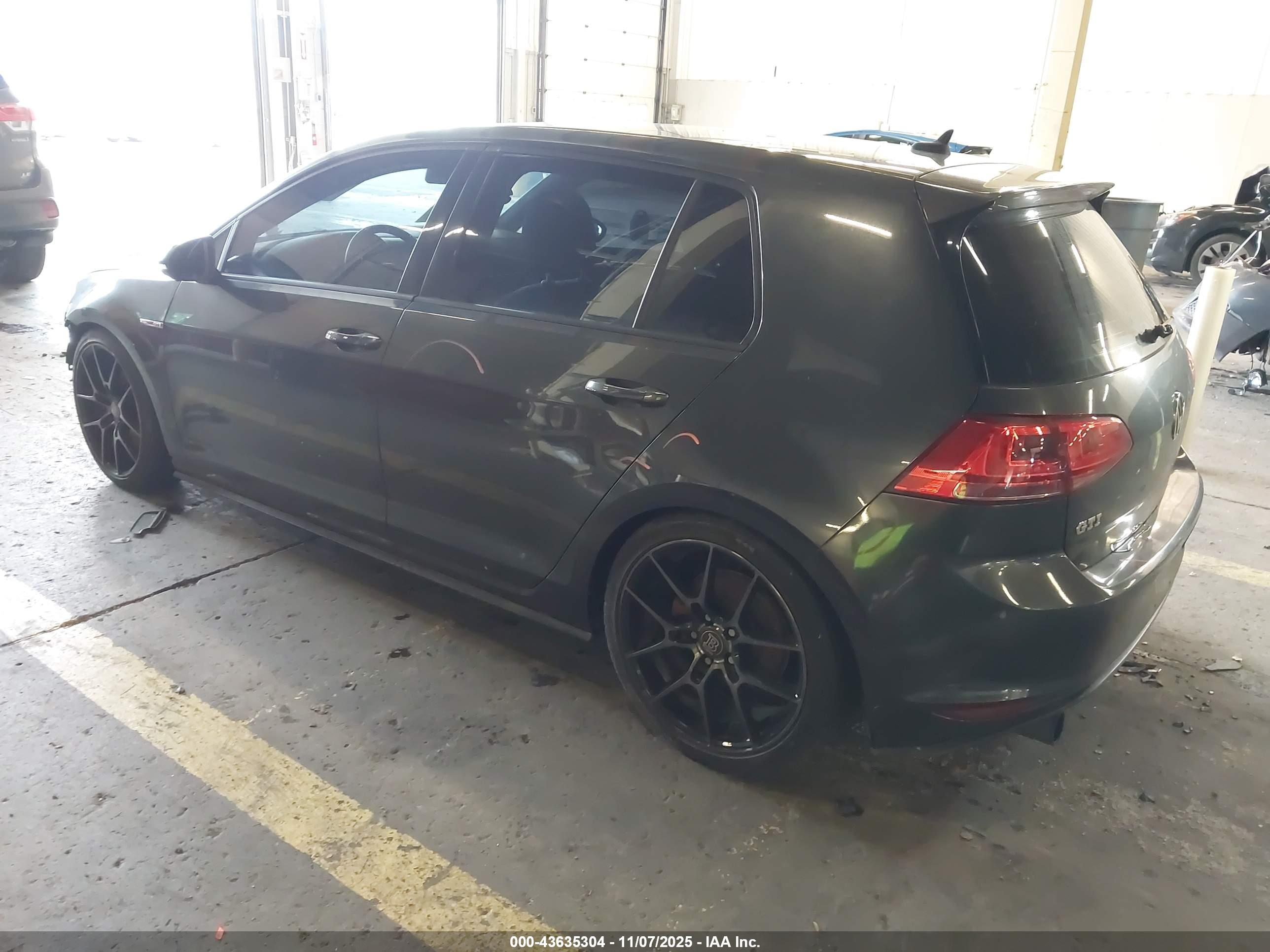 VOLKSWAGEN GOLF image 3