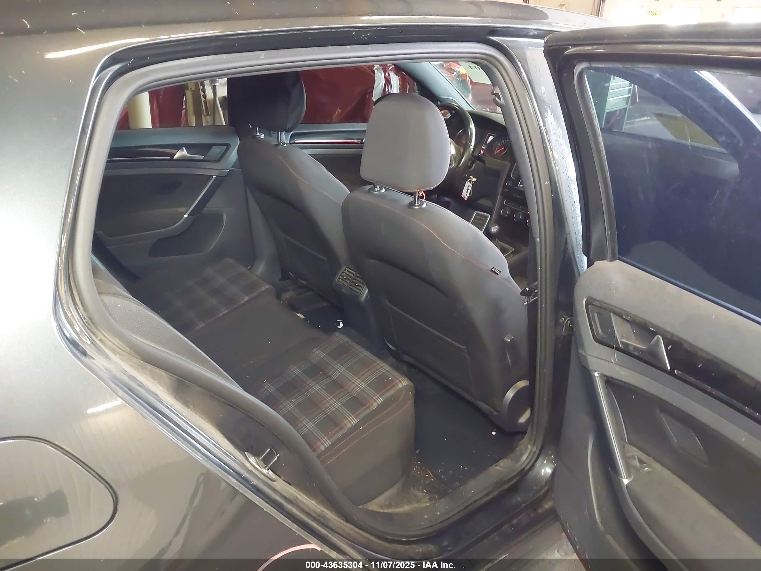 VOLKSWAGEN GOLF image 8