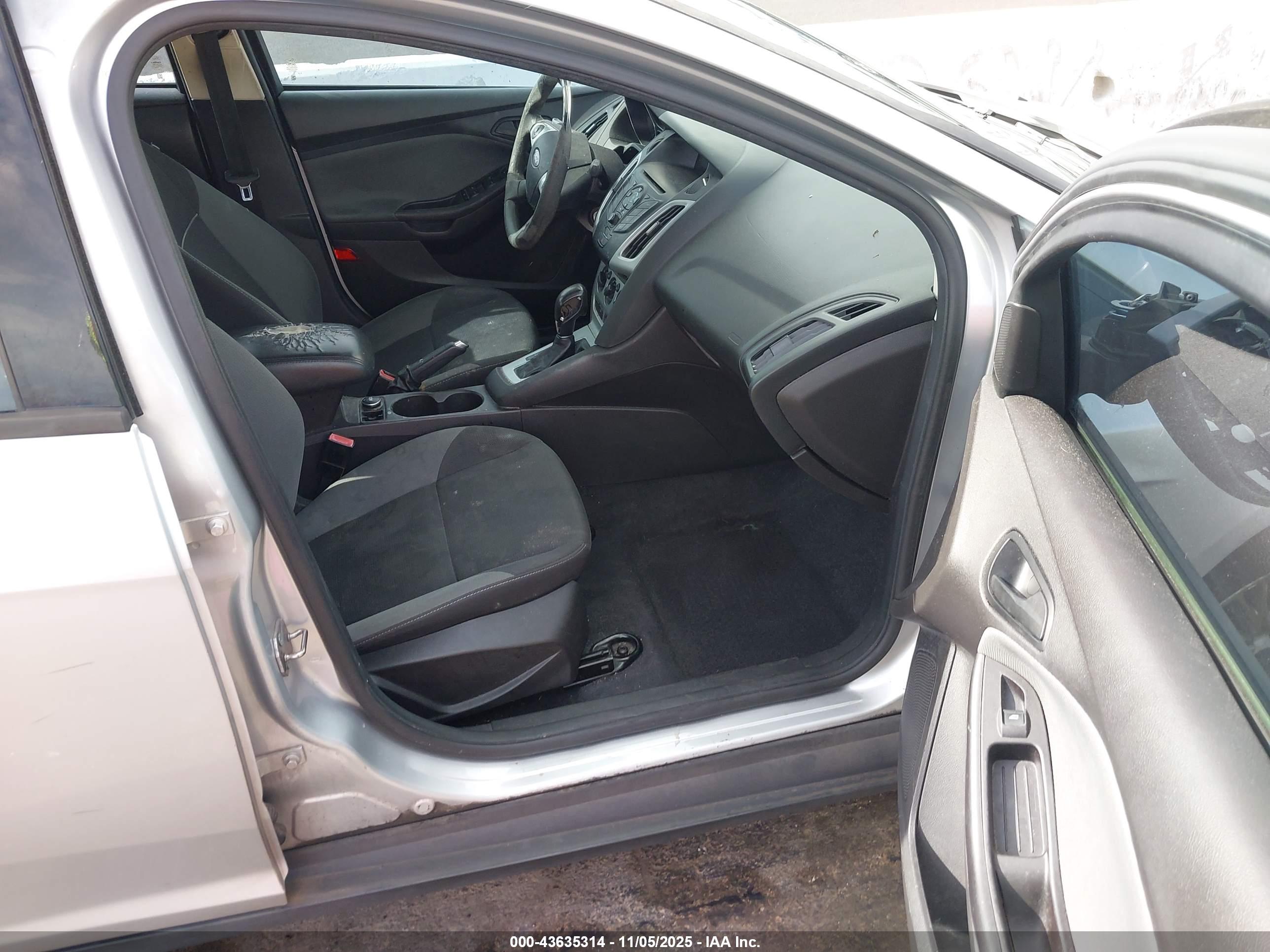FORD FOCUS image 5