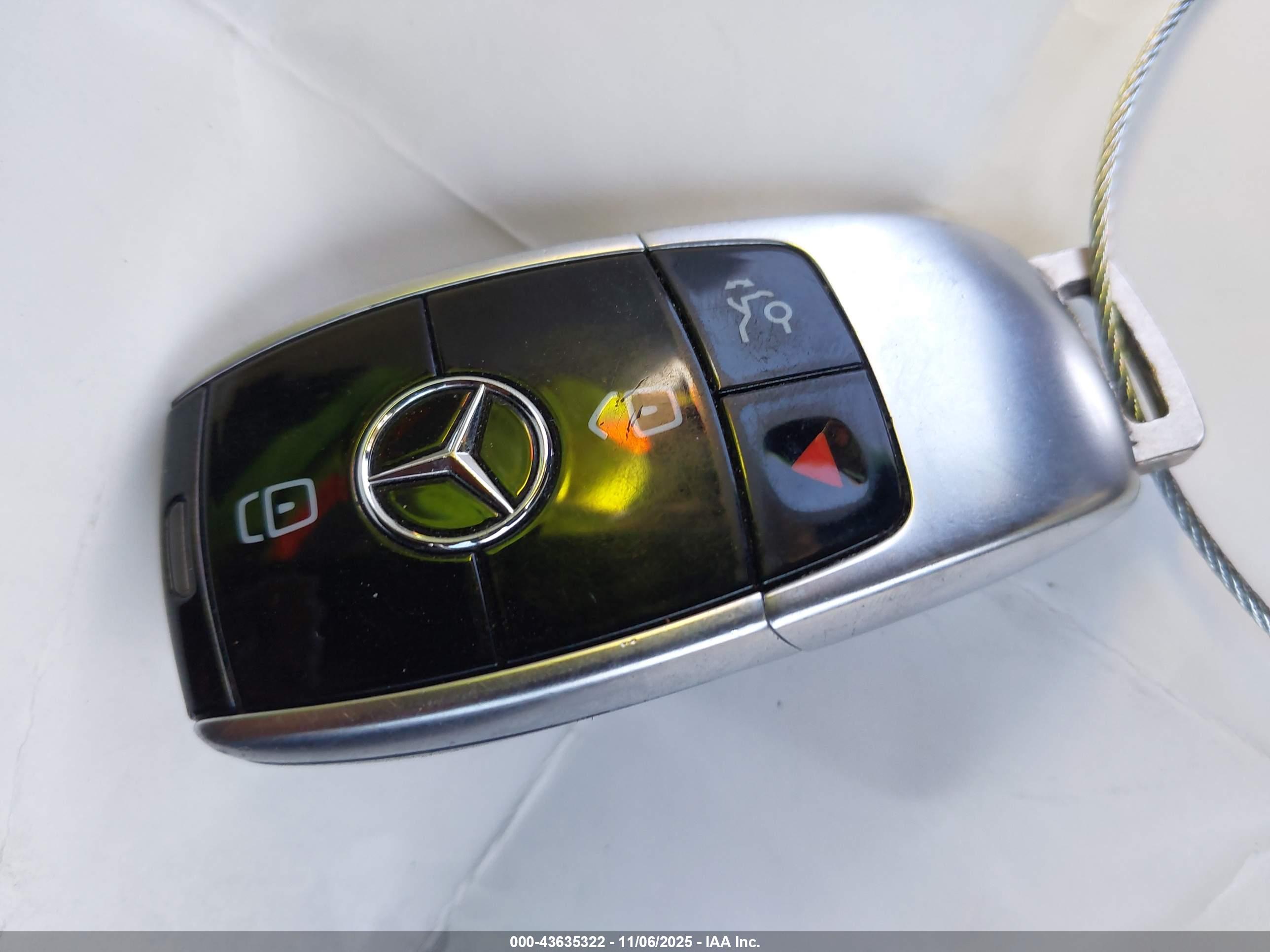 MERCEDES-BENZ E image 11