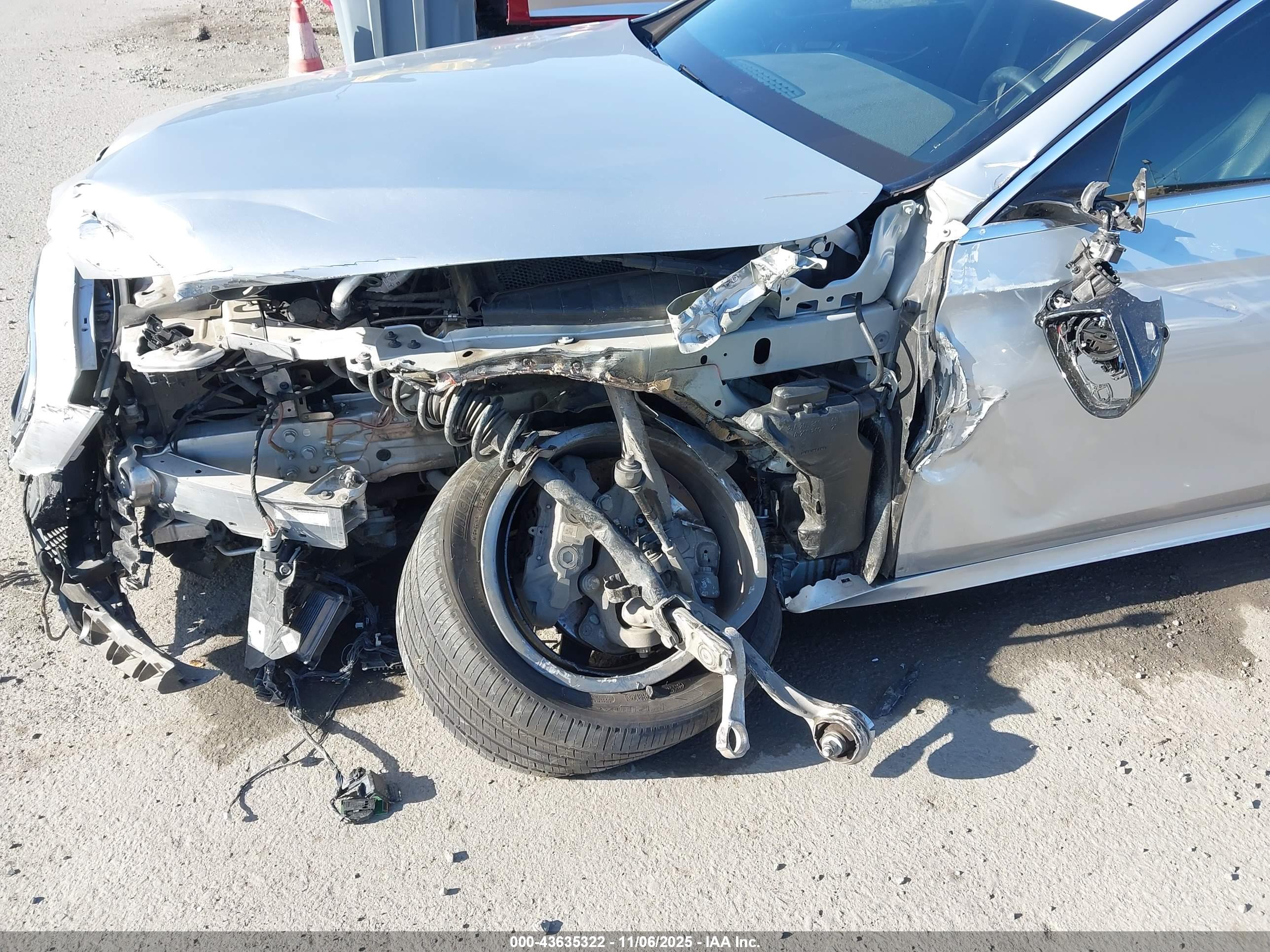 MERCEDES-BENZ E image 6