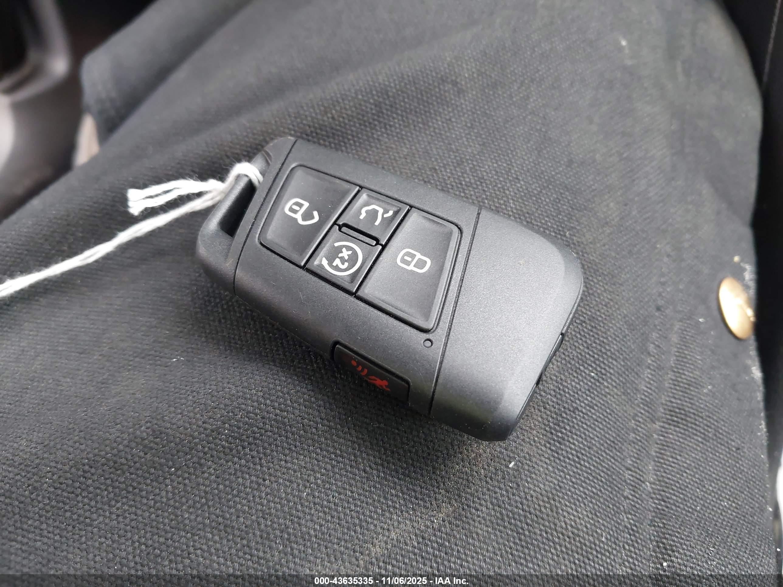 VOLKSWAGEN TAOS image 11