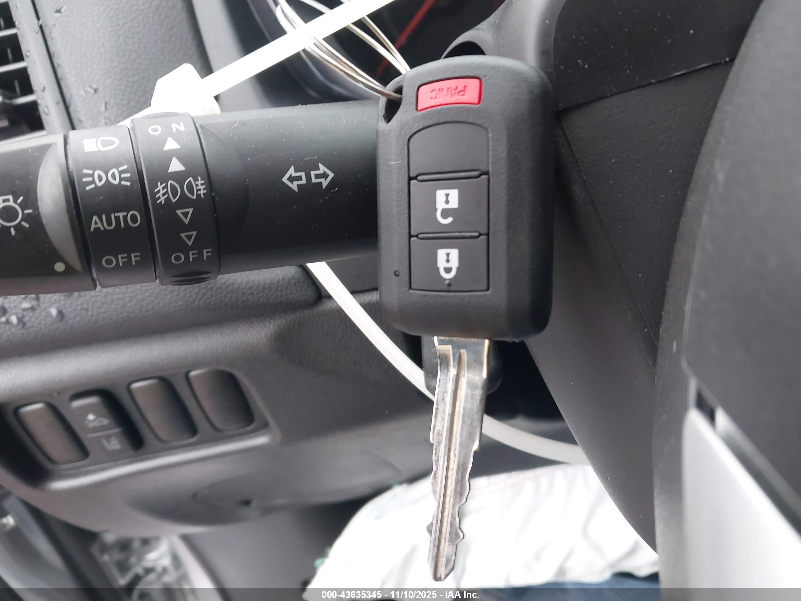 MITSUBISHI OUTLANDER image 11