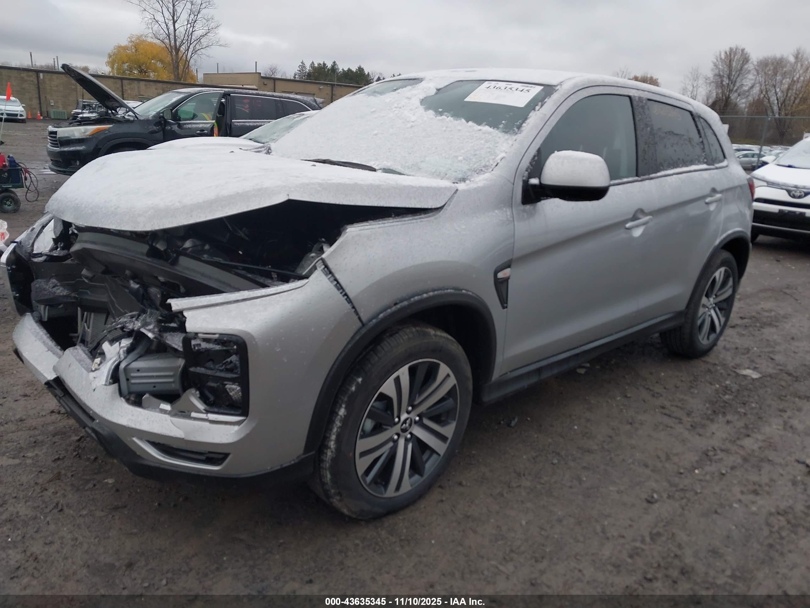 MITSUBISHI OUTLANDER image 2
